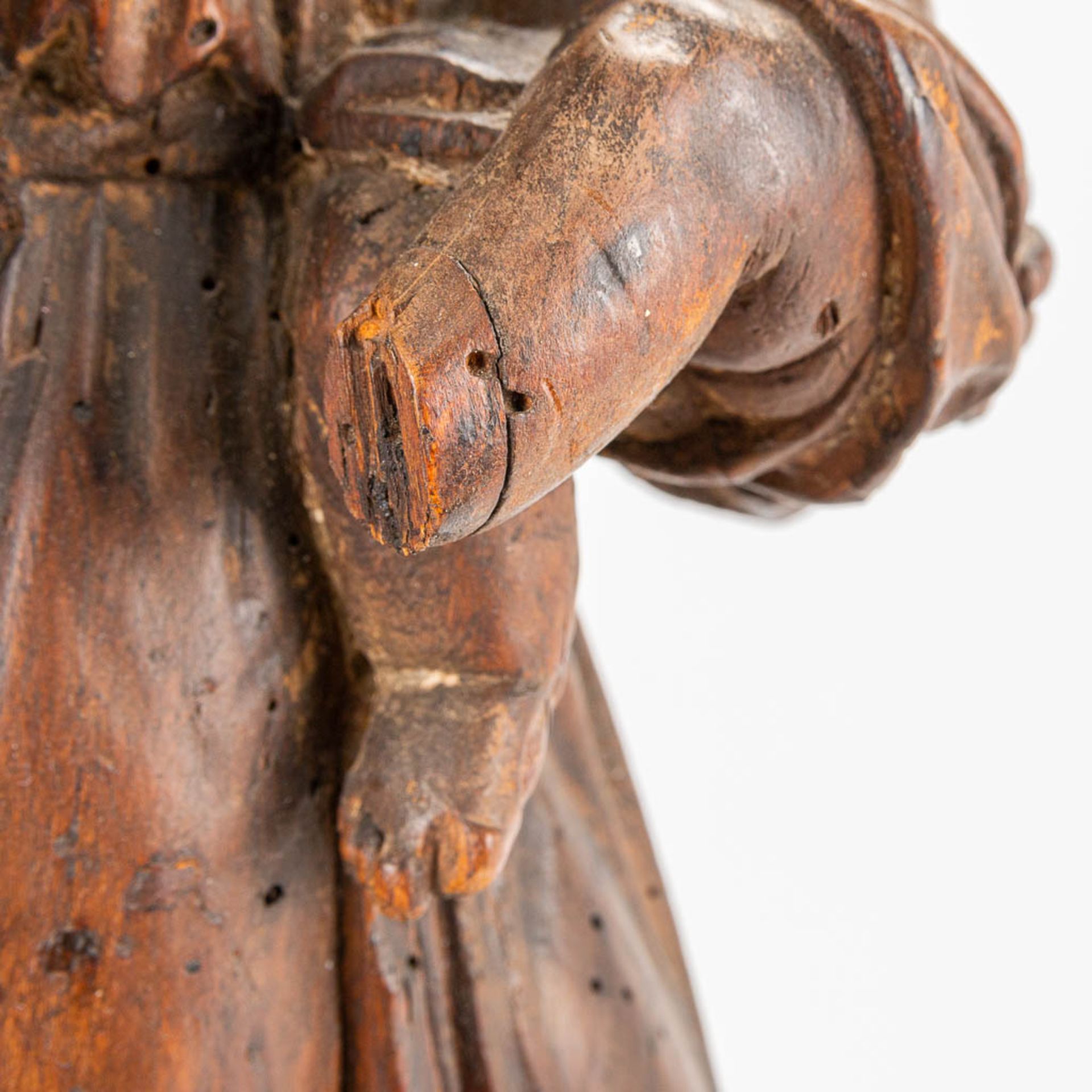 An antique wood sculptured statue of 'Joseph and Child.' 17th/18th century. (14 x 27 x 48 cm) - Image 7 of 11