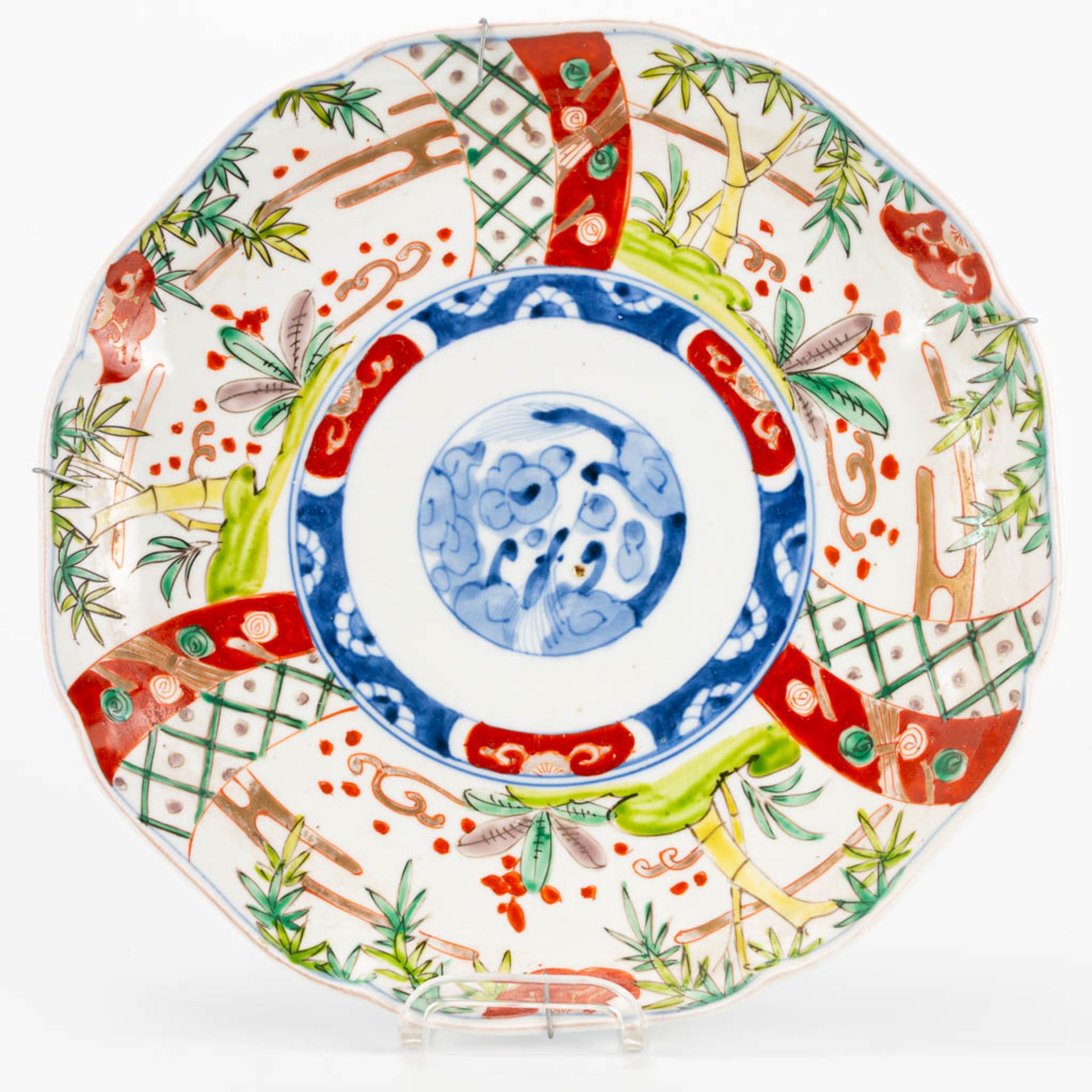 An assembled collection of 10 plates made of Japanese porcelain, Imari, blue white. (4 x 25 cm) - Image 10 of 16