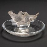 Rene LALIQUE (1860-1945) an Ashtray or Cendrier 'Deux Colombes' with 2 figurative birds and marked R