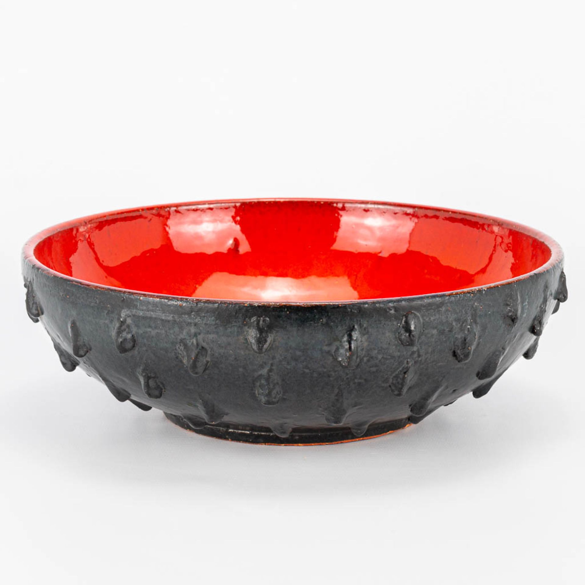 Rogier VANDEWEGHE (1923-2020) For Amphora, a red glazed bowl. (9 x 28 cm) - Image 3 of 12