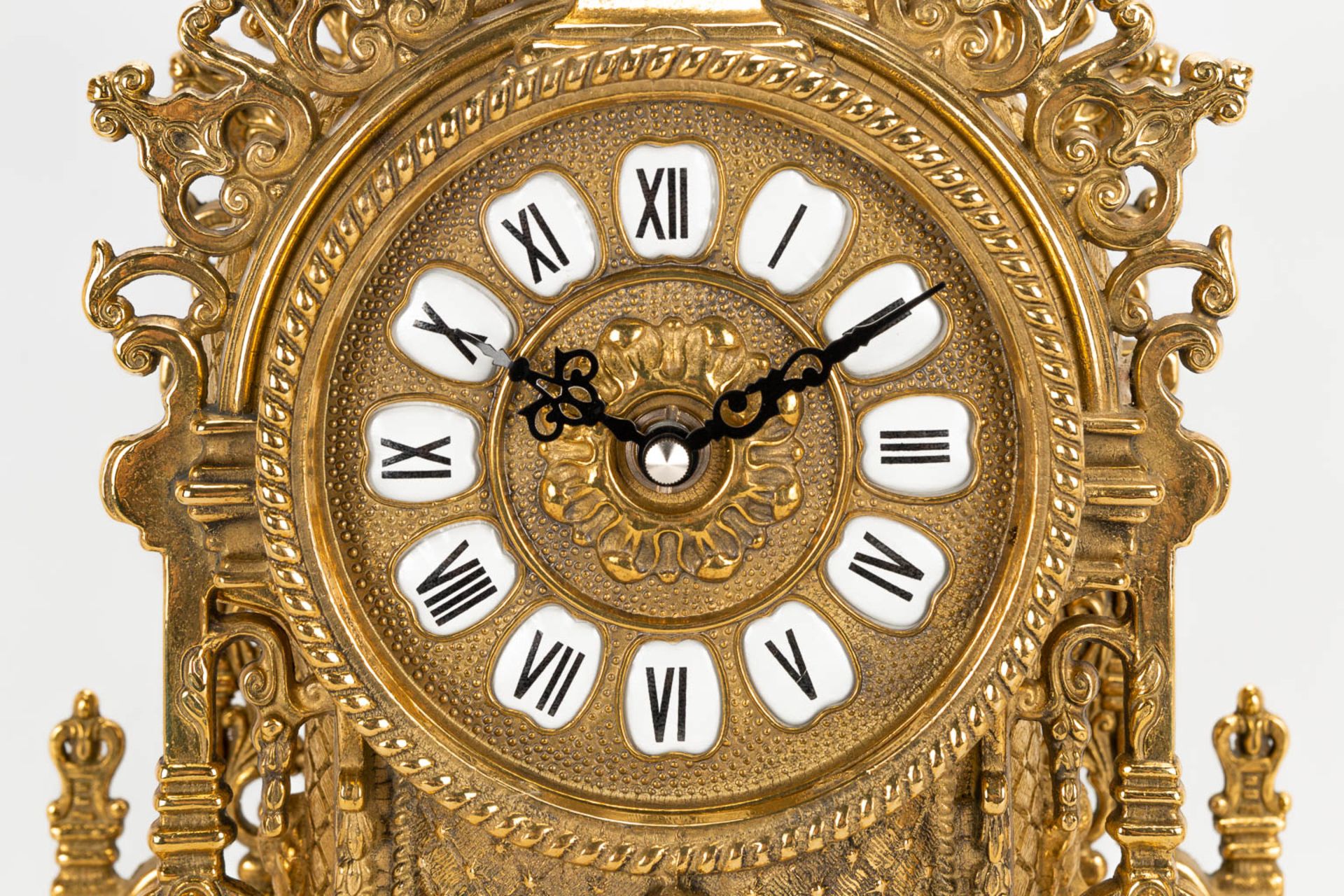 A 3 piece garniture clockset made of bronze, consisting of a clock and 2 candelabra. Battery operate - Image 13 of 14