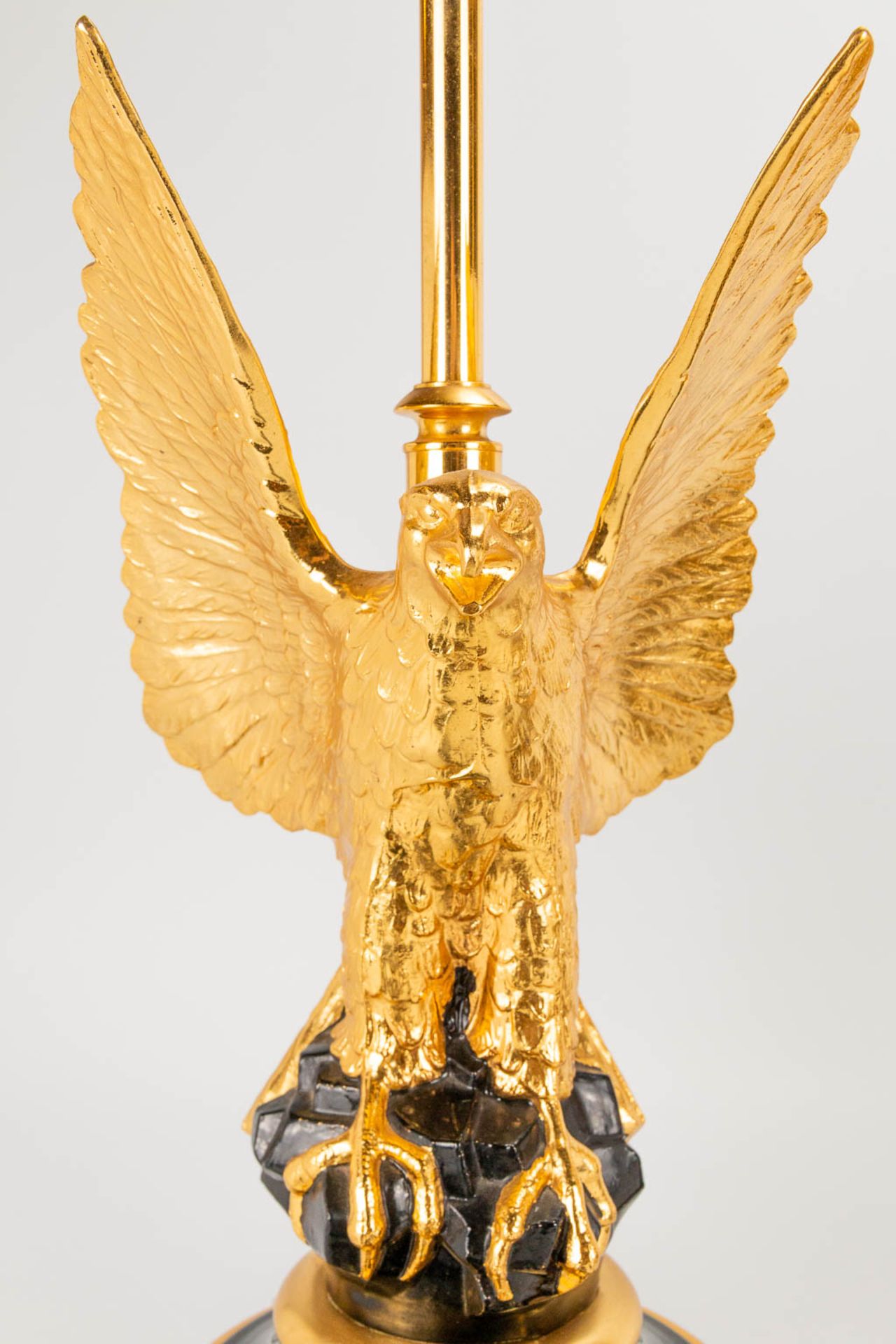 A pair of Deknudt table lamps of an eagle, metal on a porcelain base, 1970-1980. Hollywood Regency s - Image 10 of 19