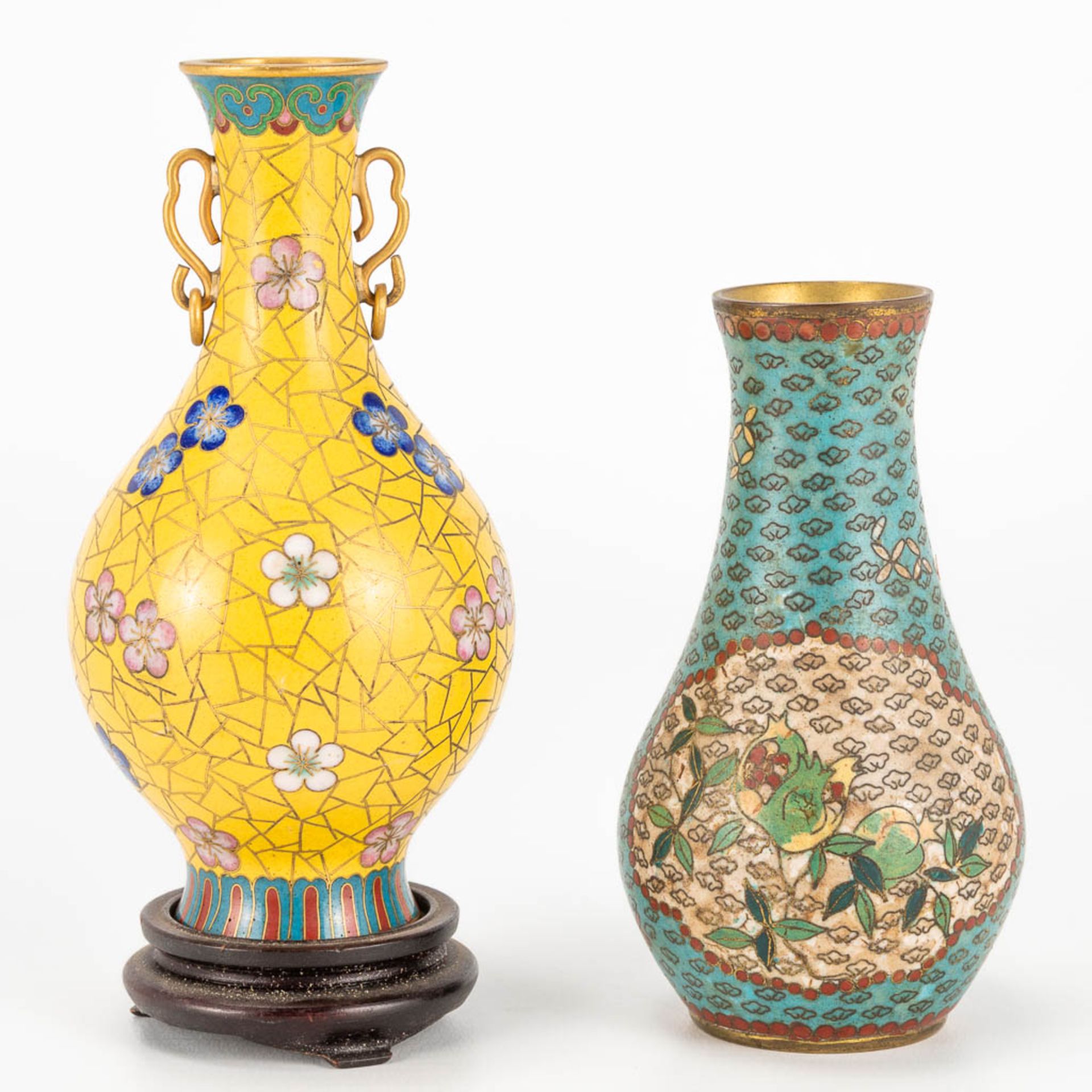 A collection of 4 antique miniature cloisonne vases. (12,5 x 7 cm) - Image 5 of 16