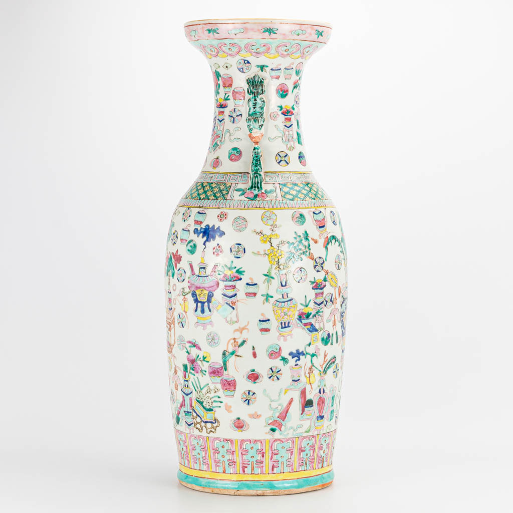 A Chinese vase with decor of antiquities. 19th/20th century. (60 x 23 cm) - Image 9 of 23