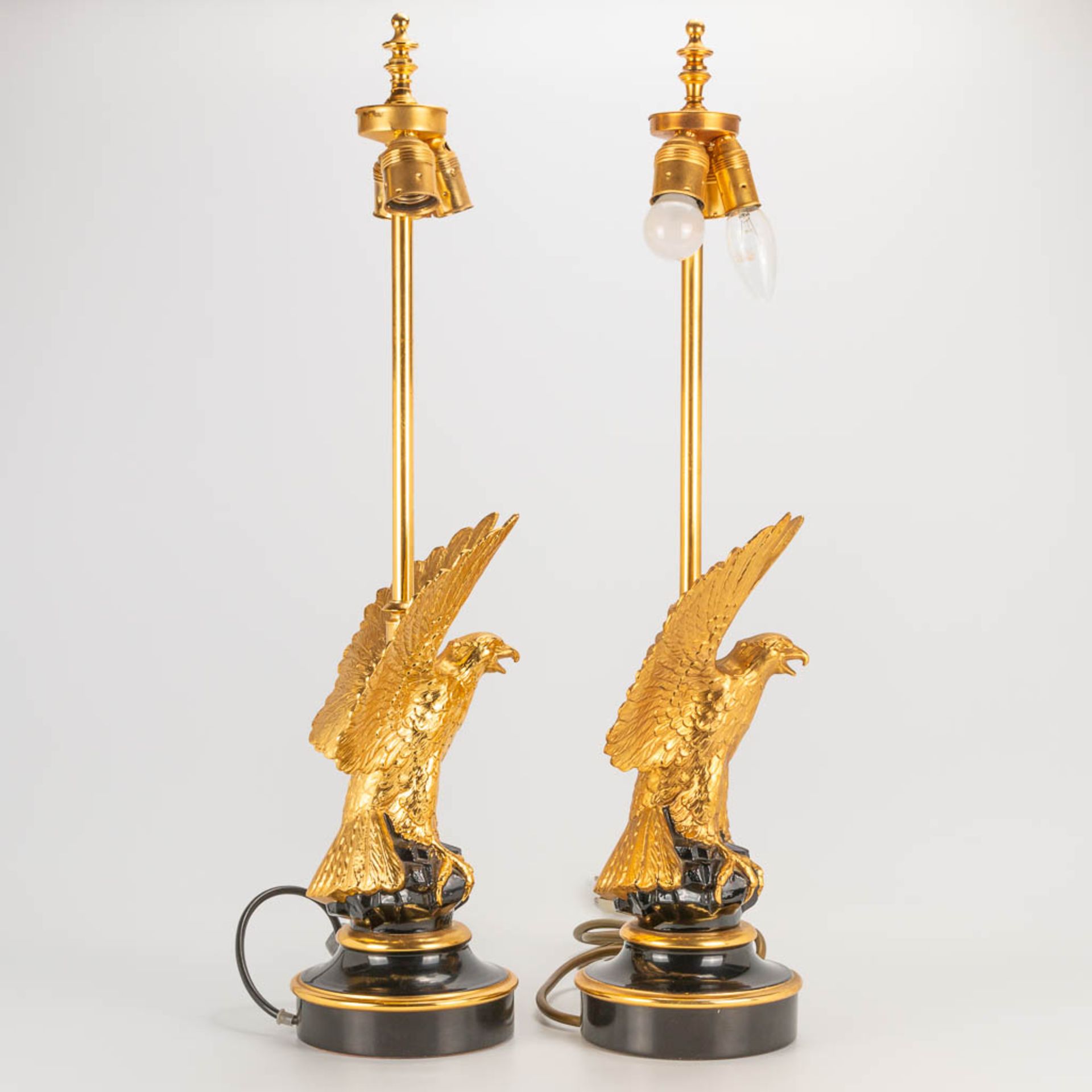 A pair of Deknudt table lamps of an eagle, metal on a porcelain base, 1970-1980. Hollywood Regency s - Image 2 of 19