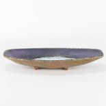 Rogier VANDEWEGHE (1923-2020) Een vide poche bowl made of purple ceramics and marked. Period 1956-19