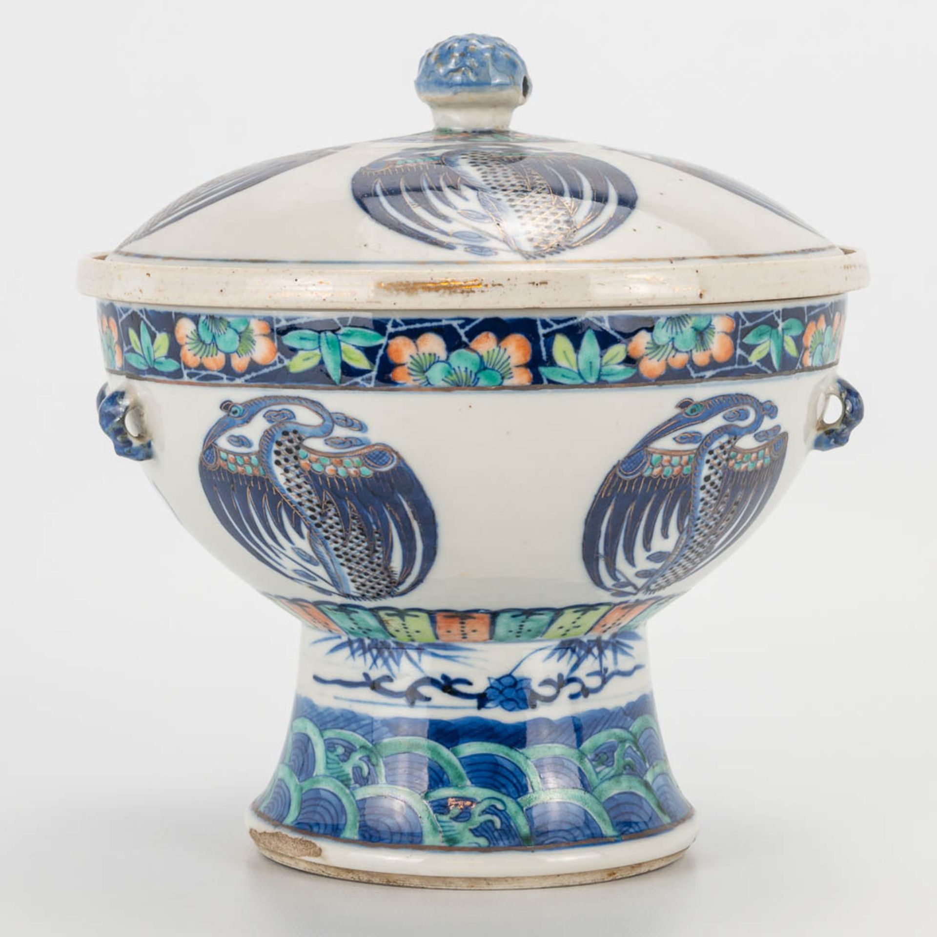 A 'Bain Marie' Douchai made of Chinese porcelain, Tching dinasty, 19th century.Ê (21 x 20 cm) - Image 10 of 16