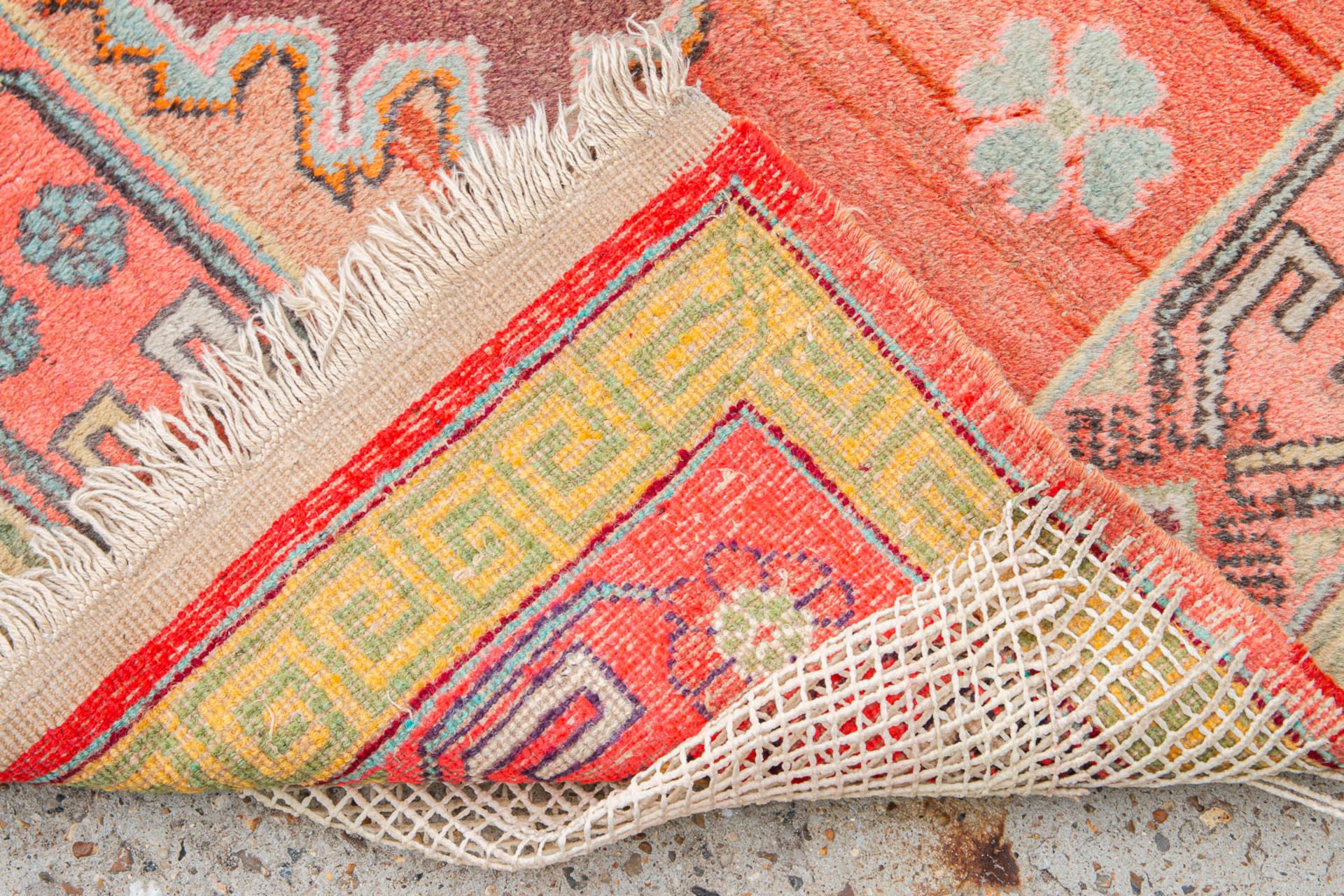 An Oriental hand-made carpet, Samarkand (200 x 135) (200 x 135 cm) - Image 5 of 7