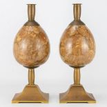A pair mid-century candlesticks made of copper with an marble egg. (12 x 12 x 33 cm)