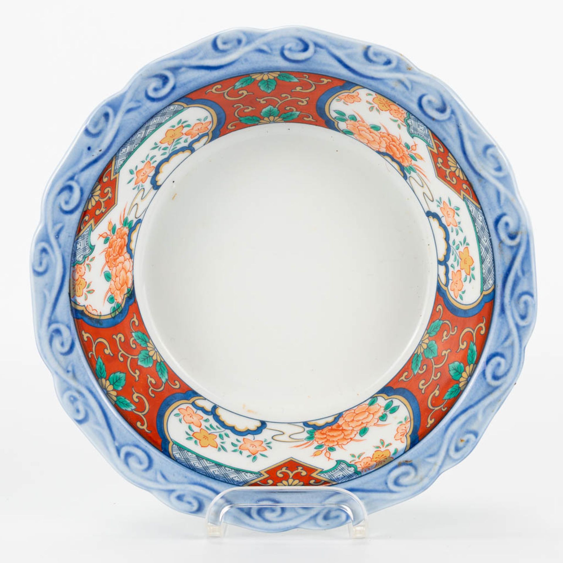 An assembled collection of 10 plates made of Japanese porcelain, Imari, blue white. (4 x 25 cm) - Image 7 of 16