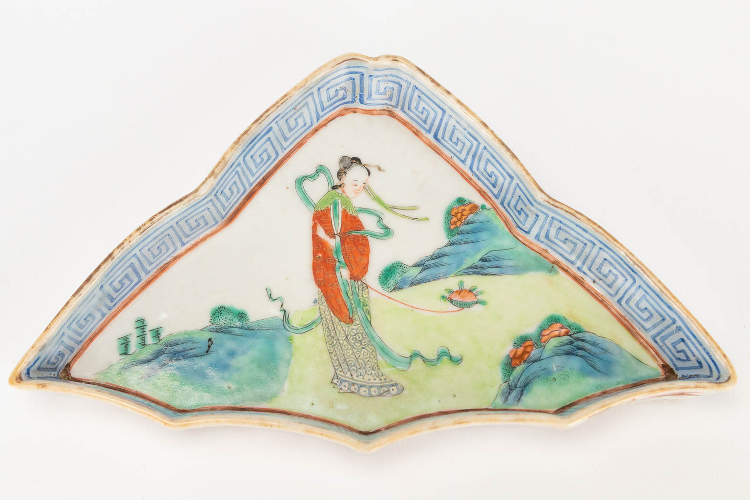 A set of 4 plates made of Chinese porcelain in a triangle shape with images of ladies and wise men. - Image 11 of 20