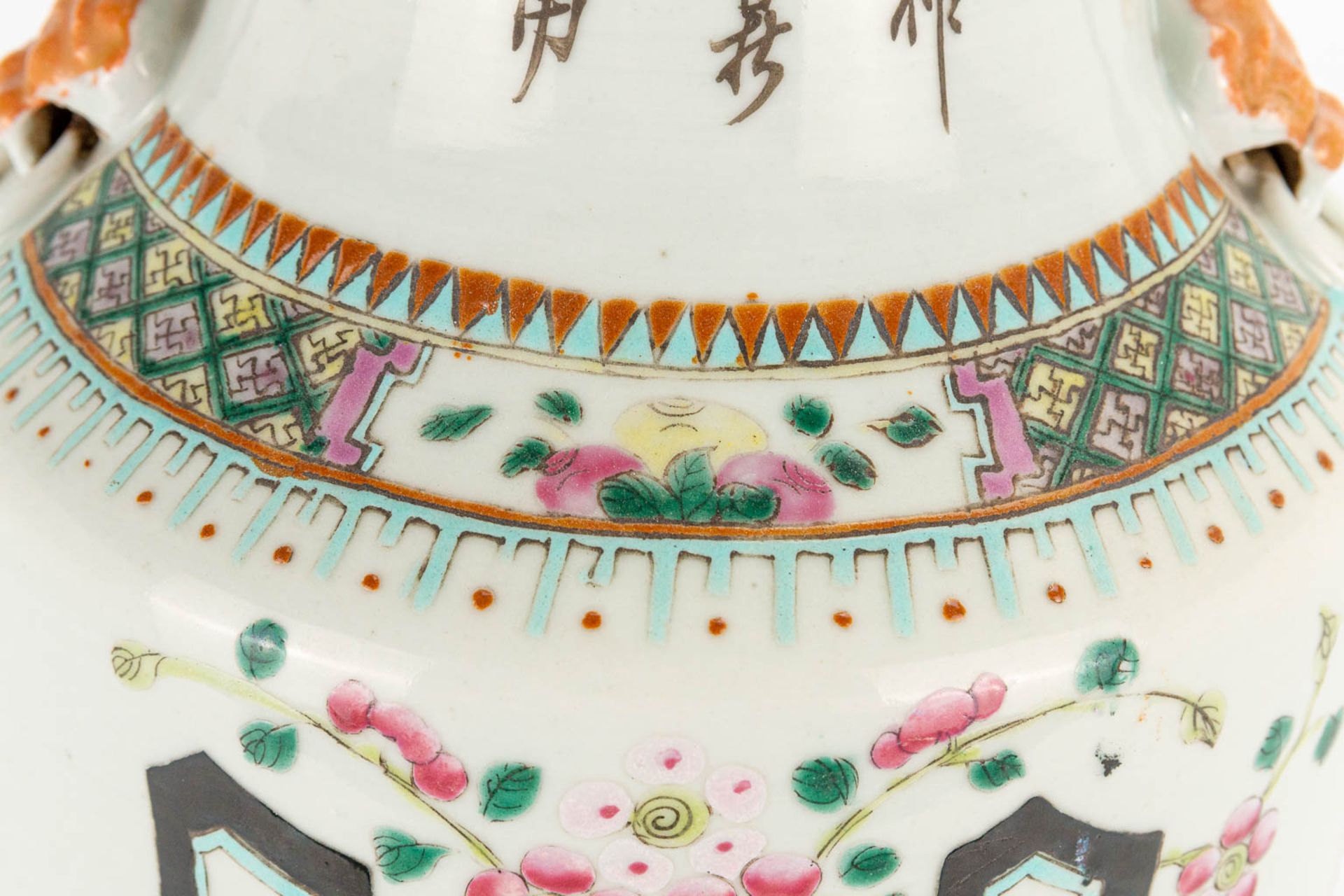 A chinese vase with decor of a planter. 19th/20th century. (43 x 20 cm) - Image 21 of 23