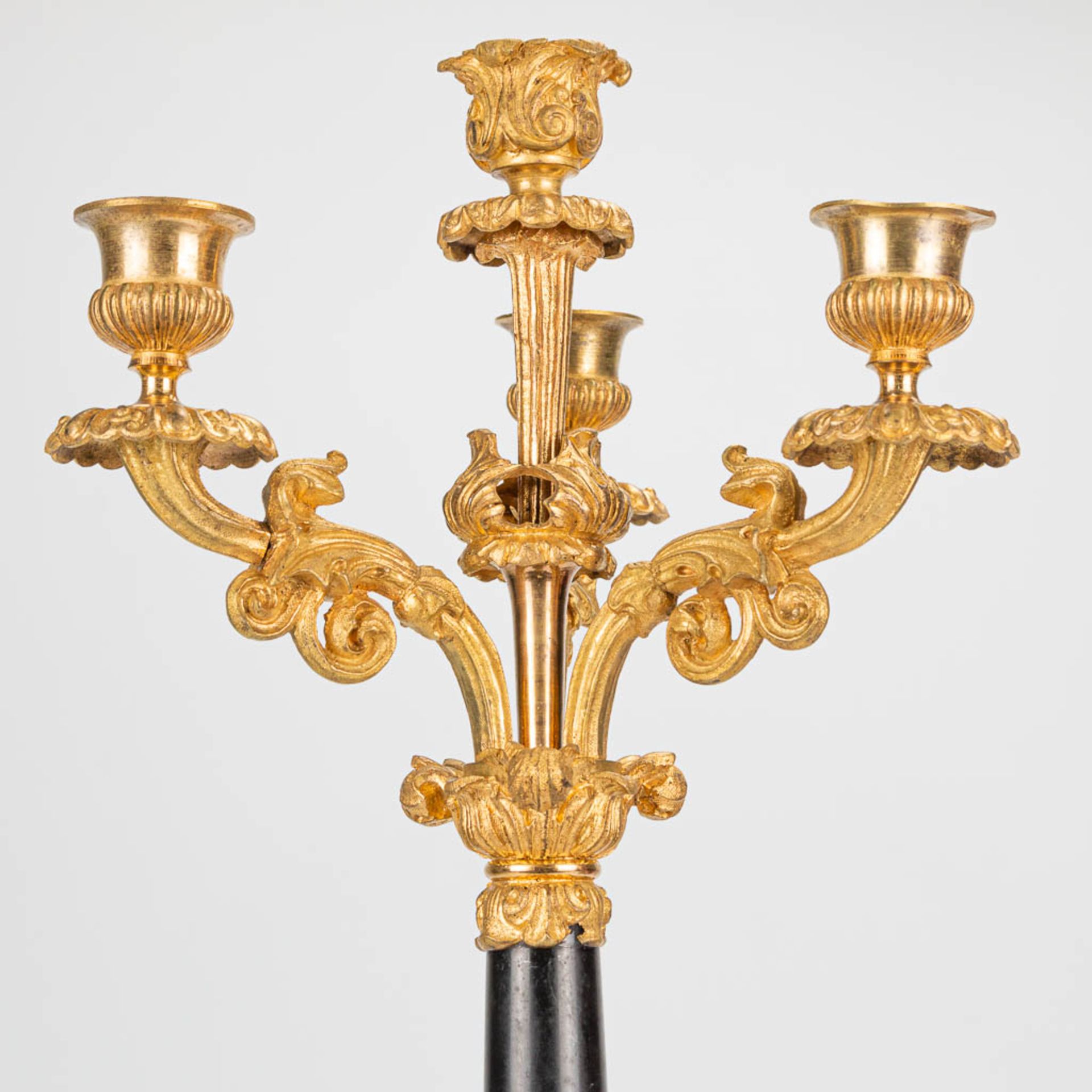 A pair of candelabra made of gilt bronze. 19th century. (21 x 19 x 60 cm) - Image 3 of 5