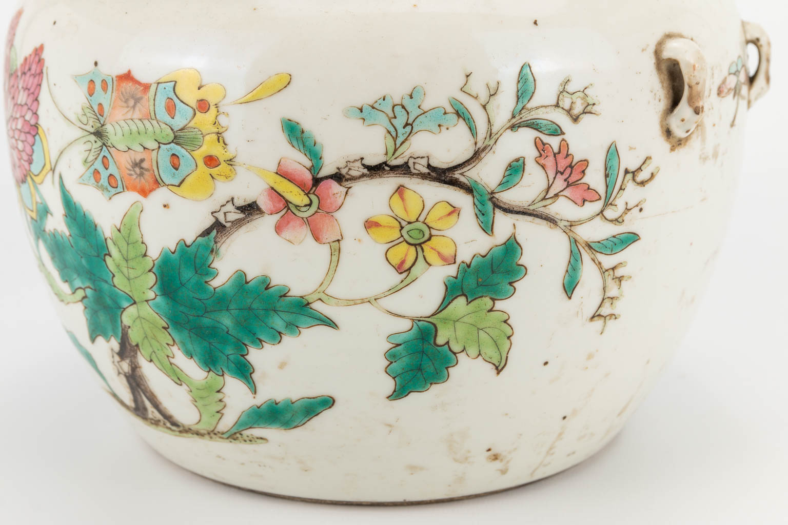 A Chinese porcelain jar with lid, with flower and butterfly decor. 19th/20th century. (21 x 23 cm) - Image 14 of 18