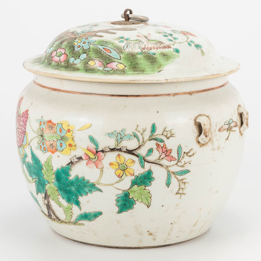 A Chinese porcelain jar with lid, with flower and butterfly decor. 19th/20th century. (21 x 23 cm) - Image 9 of 18