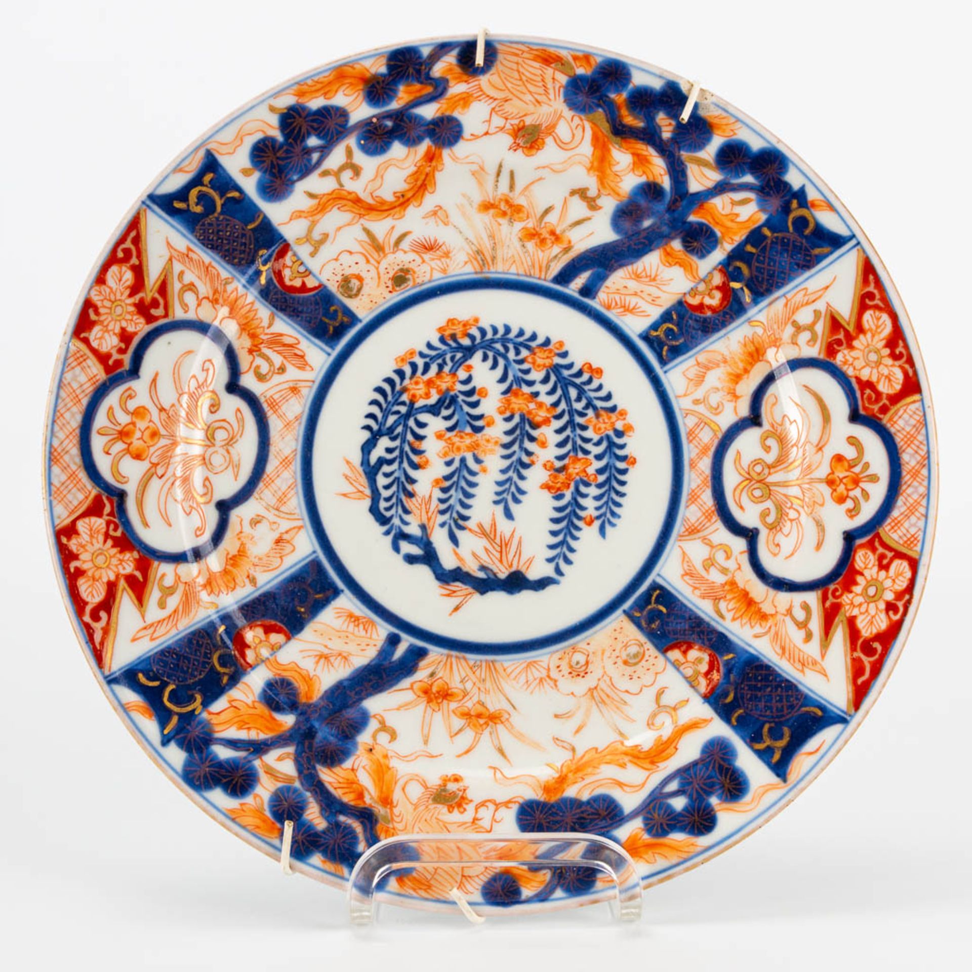 An assembled collection of 10 plates made of Japanese porcelain, Imari, blue white. (4 x 25 cm) - Image 11 of 16