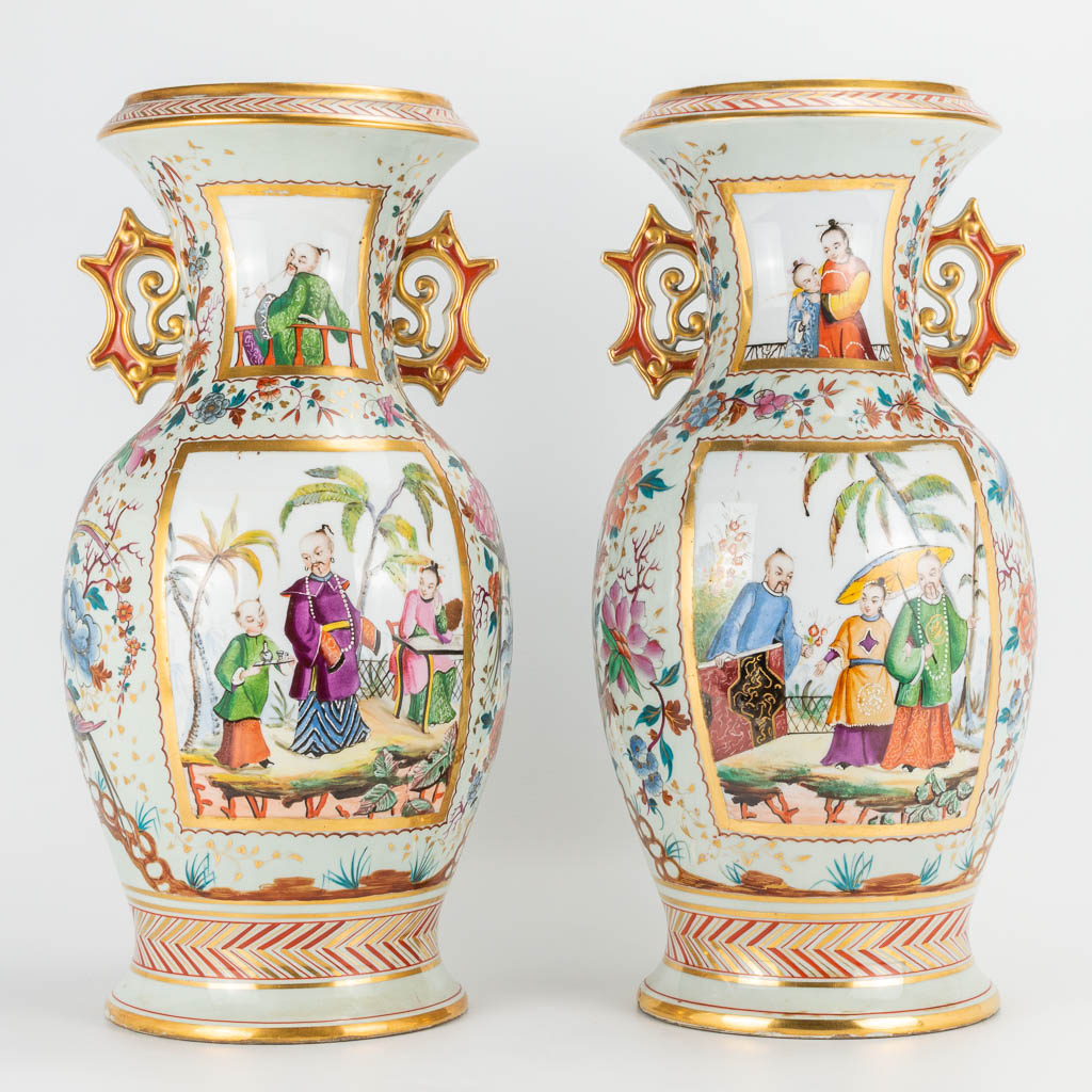 A pair of vases made of porcelain and decorated with flowers, birds, children and emperors. 19th/20t - Image 8 of 22