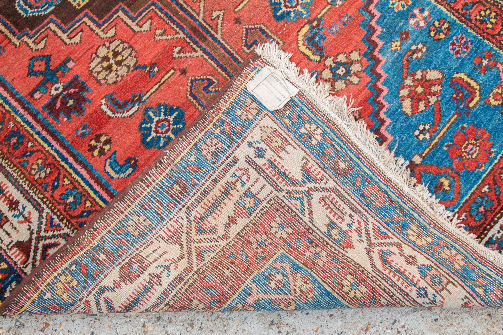 An Oriental hand-made carpet. (126 x 211 cm) - Image 5 of 6