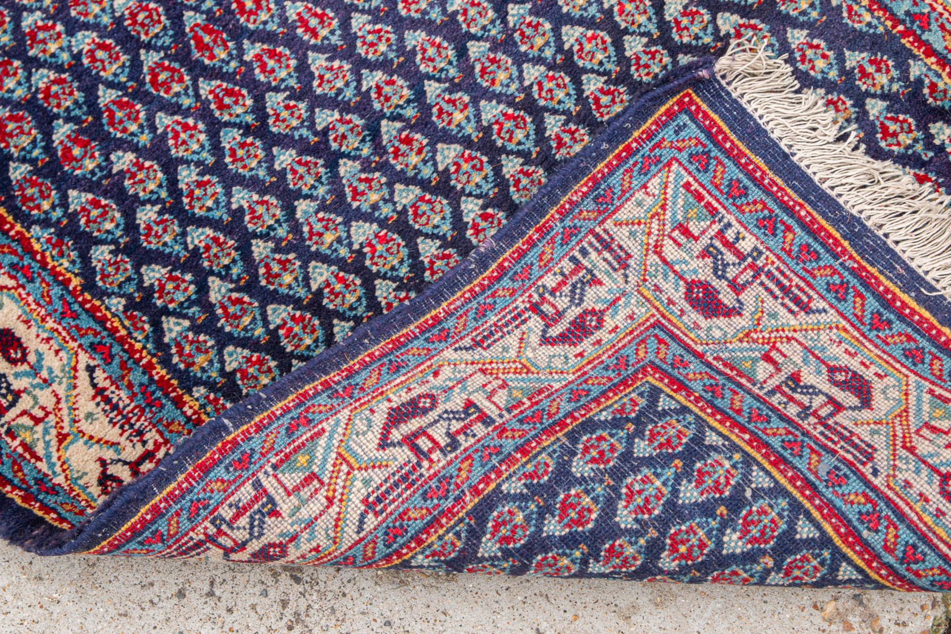 An Oriental hand-made runner carpet. Hamadan. (623 x 80 cm) - Image 3 of 7