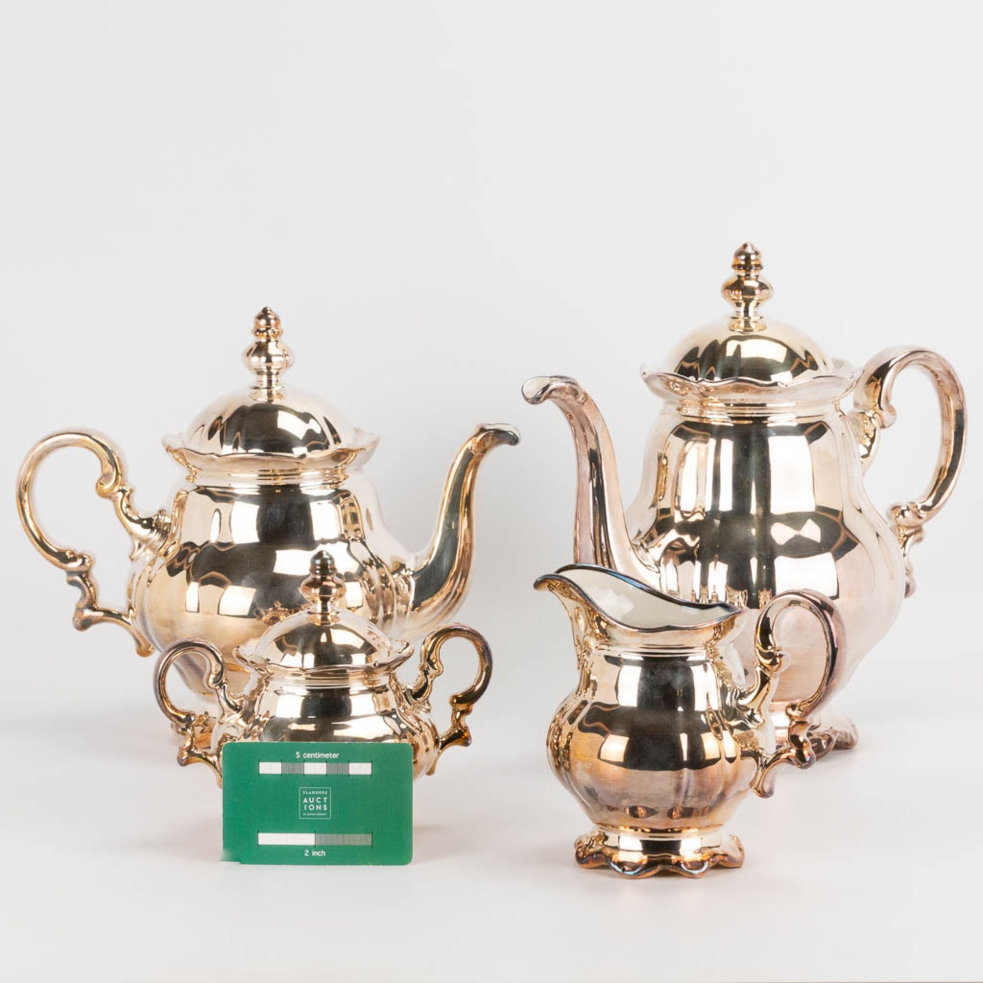 A coffee and tea service made of silver-plated porcelain. Not marked. (13 x 28 x 25 cm) - Bild 5 aus 9