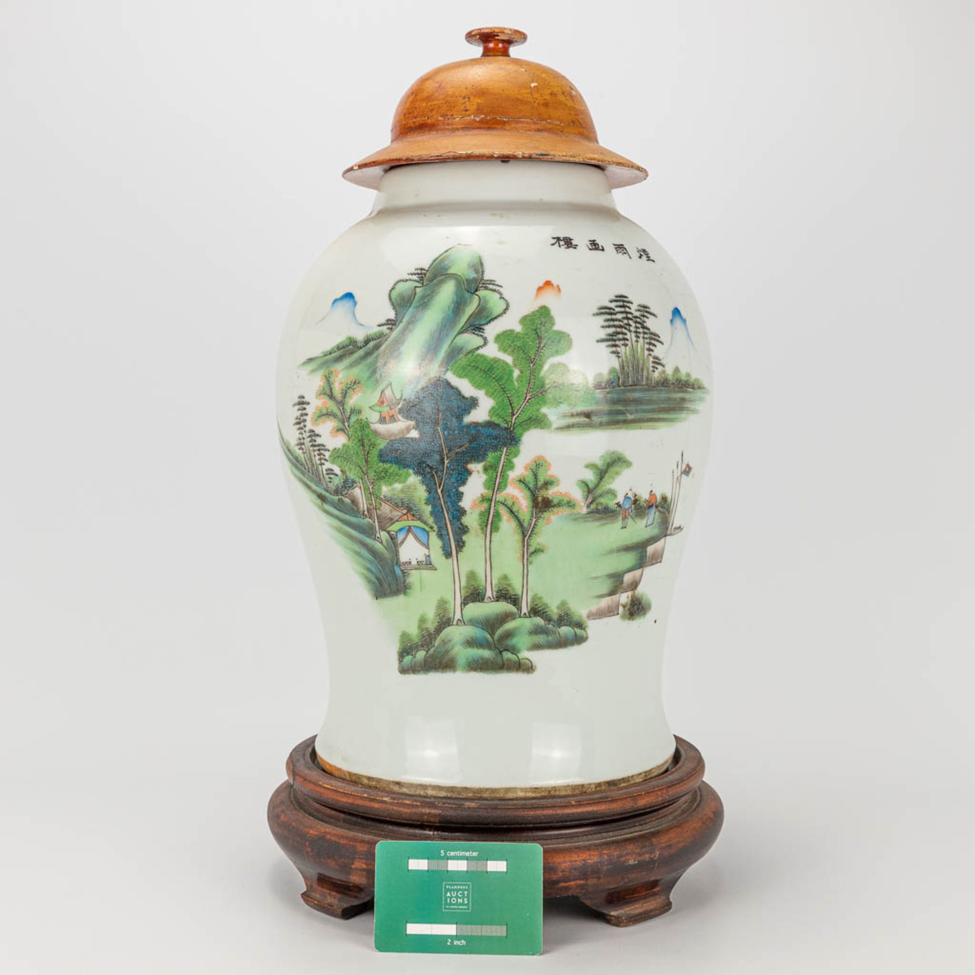 A vase with lid made of Chinese porcelain and decorated with landscapes - Image 2 of 19