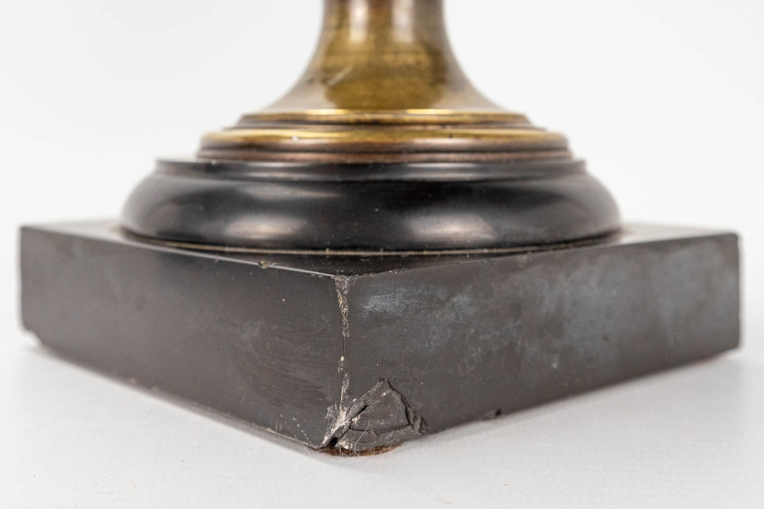 A pair of bronze cassolettes or incense burners mounted on a black marble base - Image 2 of 10