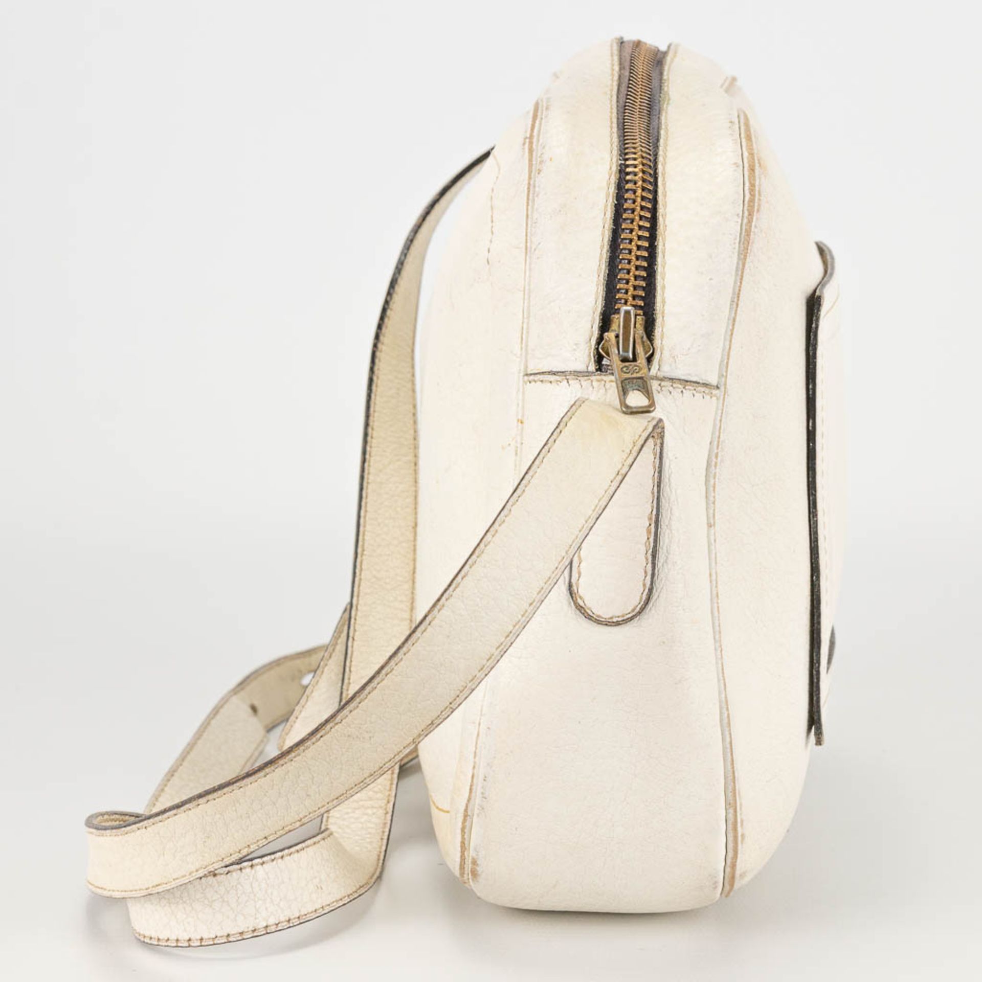 A purse made of white leather and marked Delvaux - Image 8 of 14