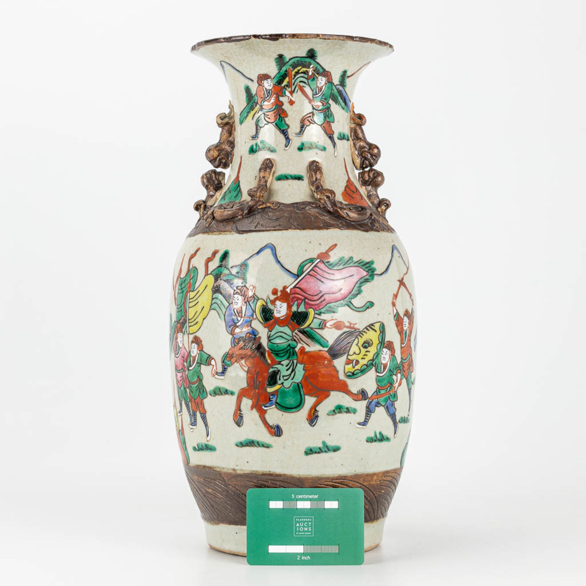 A Nanking vase made of Chinese porcleain and decorated with warriors - Image 2 of 15