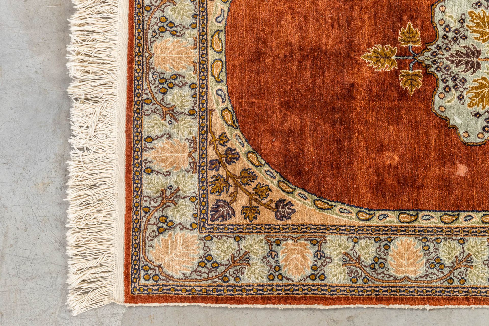 An oriental hand-made carpet. (79 x 125 cm) - Image 2 of 6