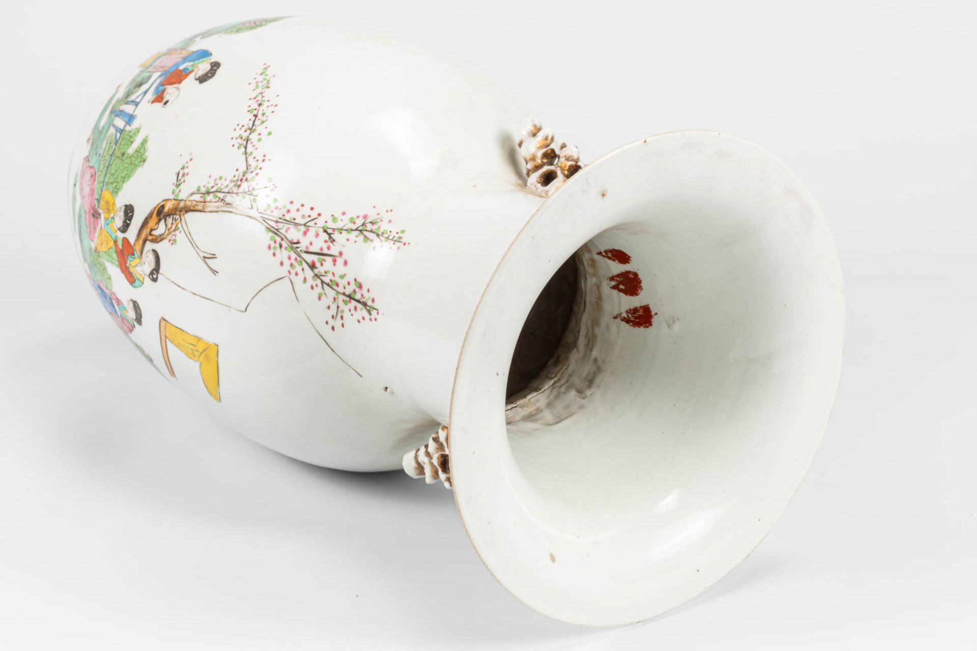 A vase made of Chinese porcelain and decorated with ladies and calligraphy. - Image 8 of 16