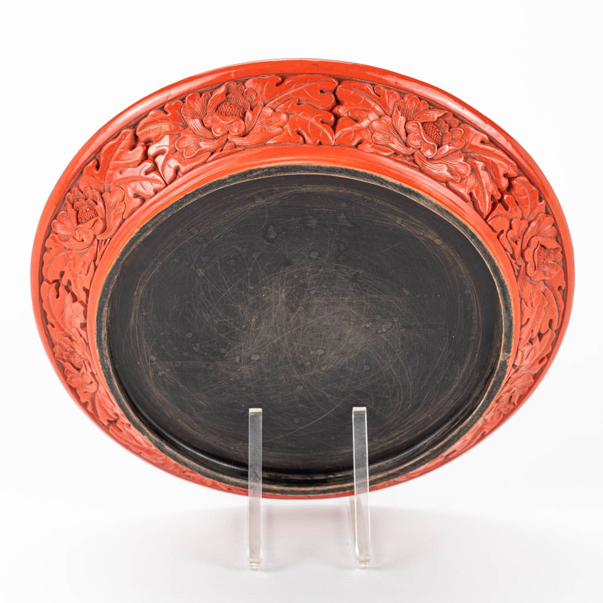 A plate made of lacquered cinnabar and made in China. - Image 8 of 10