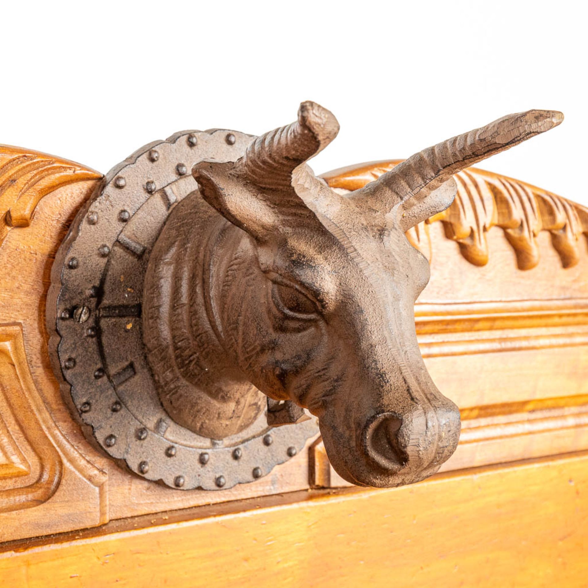 A butcher's block made of beech wood and decorated with a cast-iron bull. - Image 7 of 7