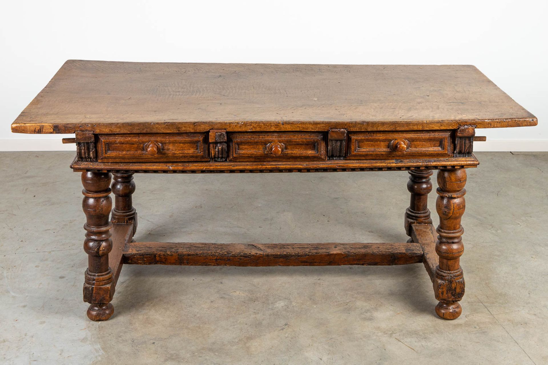 An antique table with 6 drawers, made during the 17th century. - Image 11 of 12