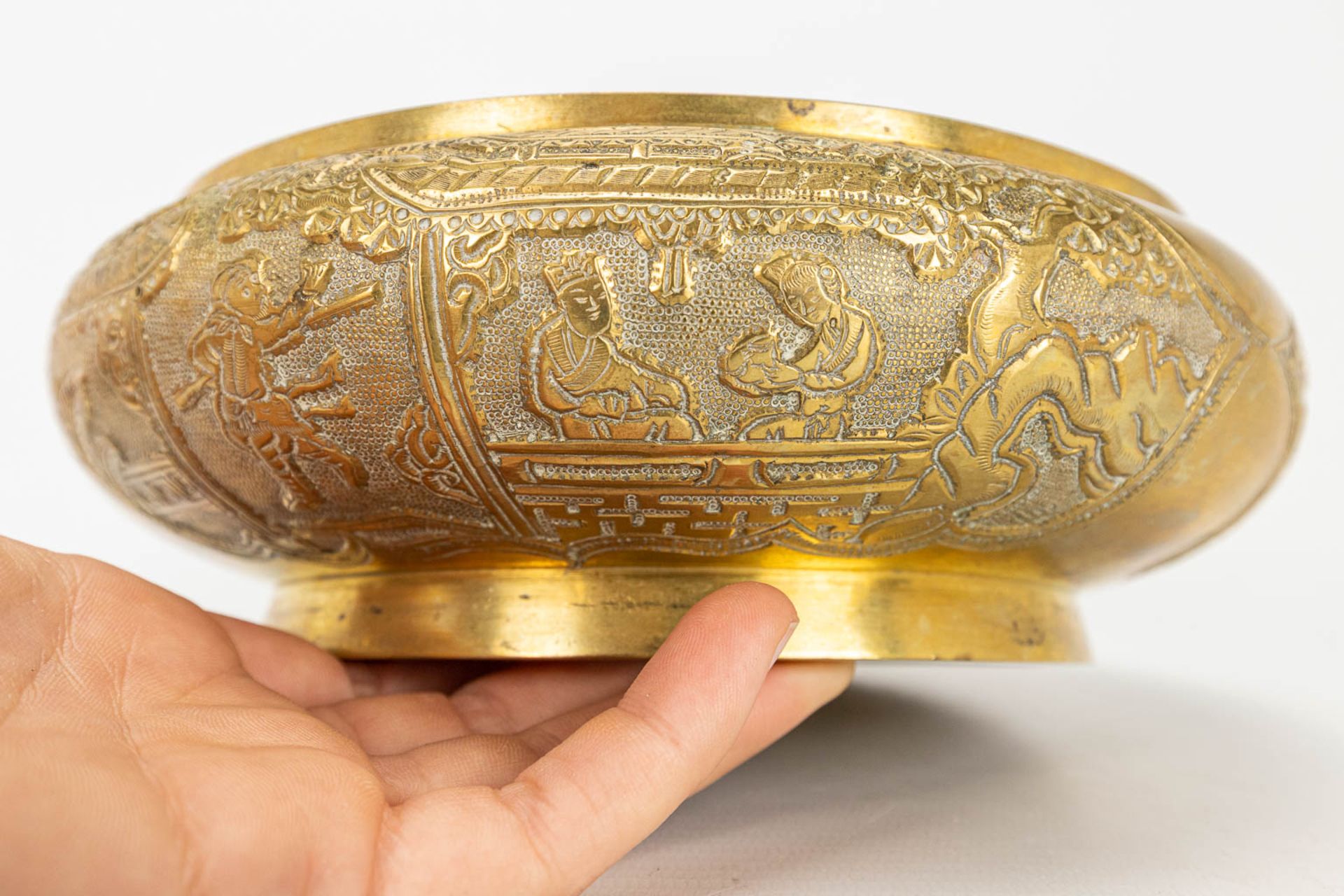 A bronze bržle parfum bowl, on a wood base. Marked Xuande. - Image 10 of 14