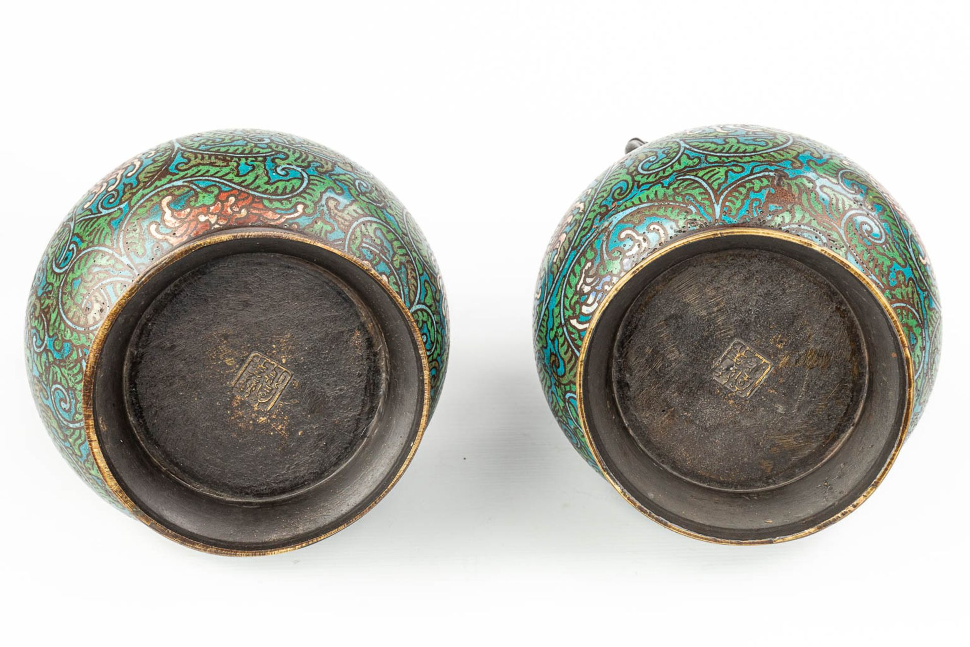 A pair of antique cloisonnŽ vases, made in Japan. Probably Meiji - Image 9 of 9