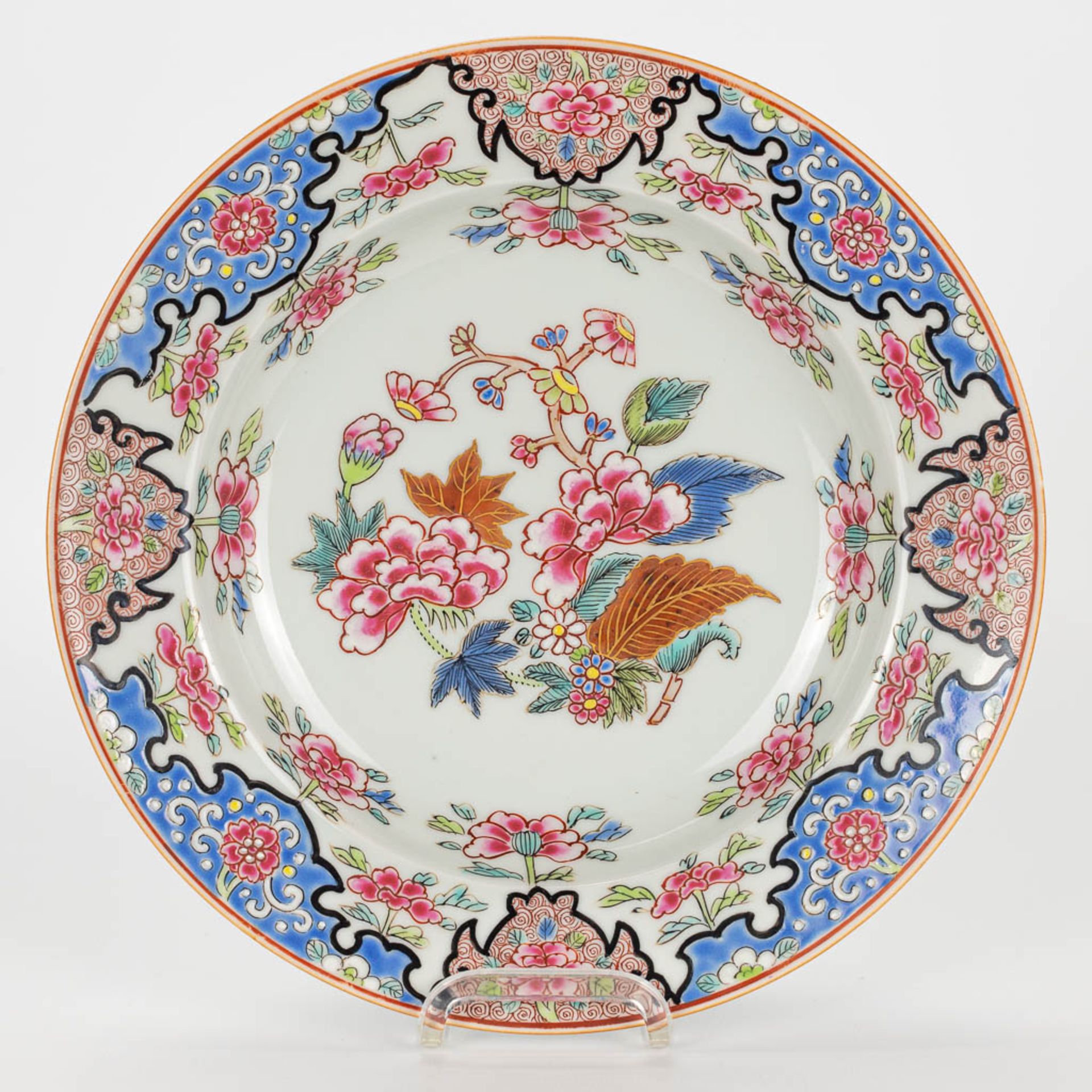 A collection of 6 'Famille Rose' plates made of Chinese porcelain. - Image 5 of 13