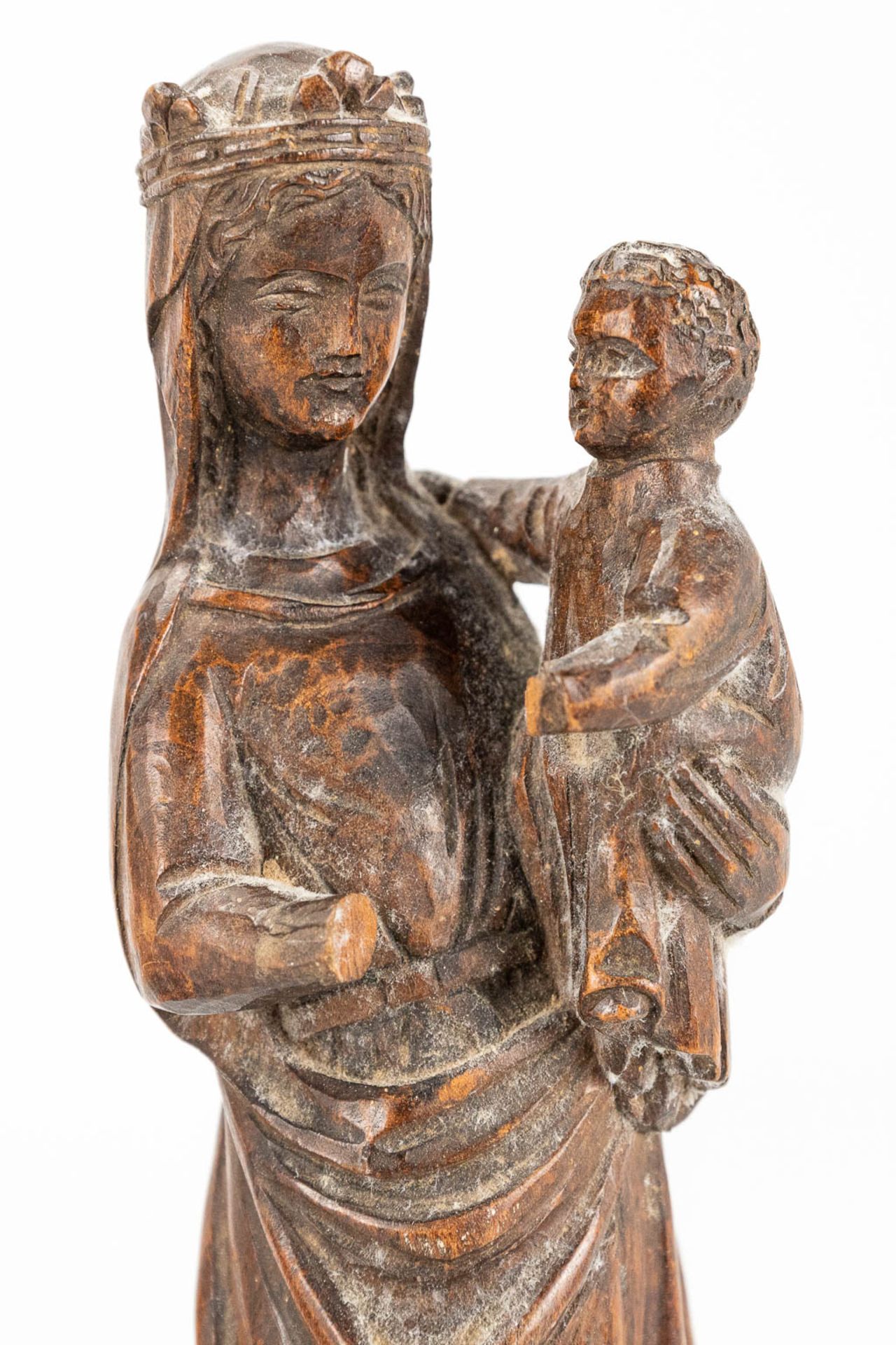 A collection of 2 wood sculptured madonnas with a child - Bild 10 aus 12