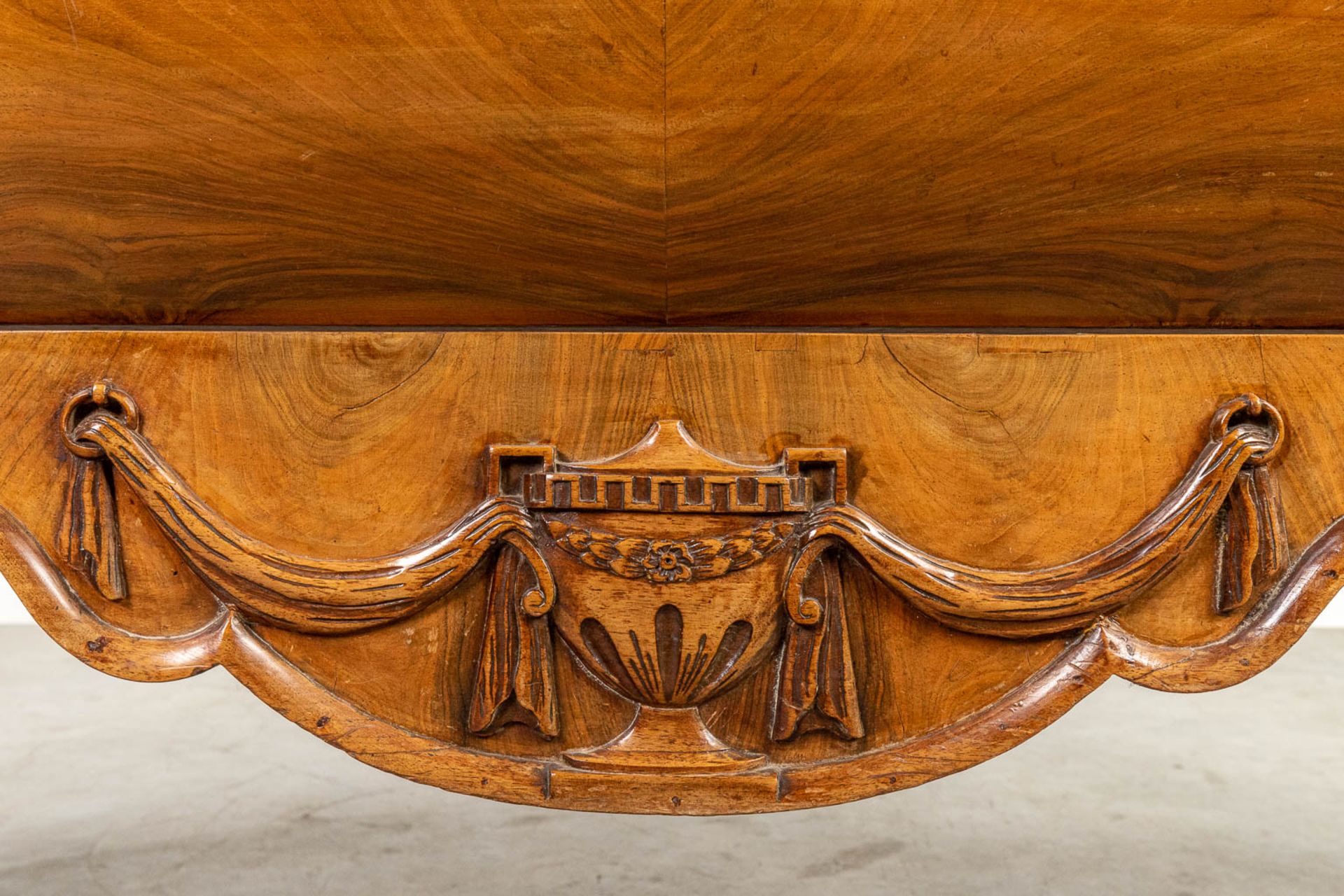 A Dutch cabinet decorated with medallions and wood sculptures - Image 12 of 16