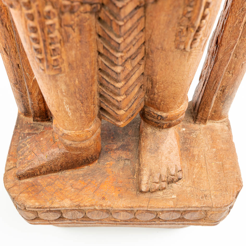 A statue made of sculptured hardwood, probably made in Indonesia. - Image 10 of 10