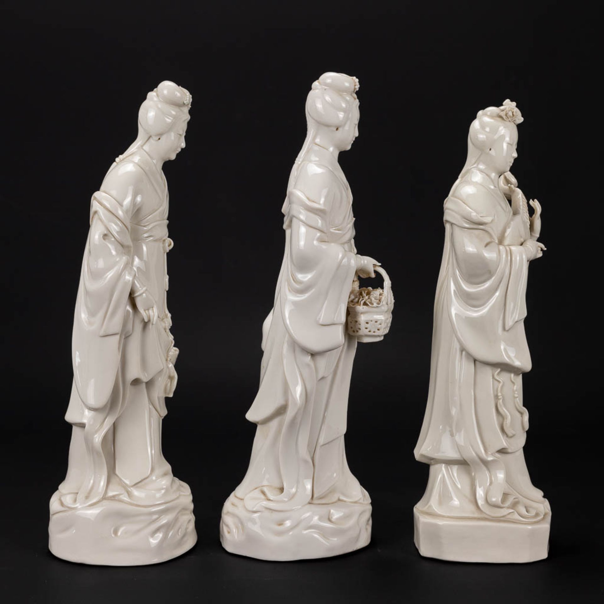 A collection of 3 female figurative statues 'Blanc De Chine' made of Chinese porcelain. - Image 7 of 16