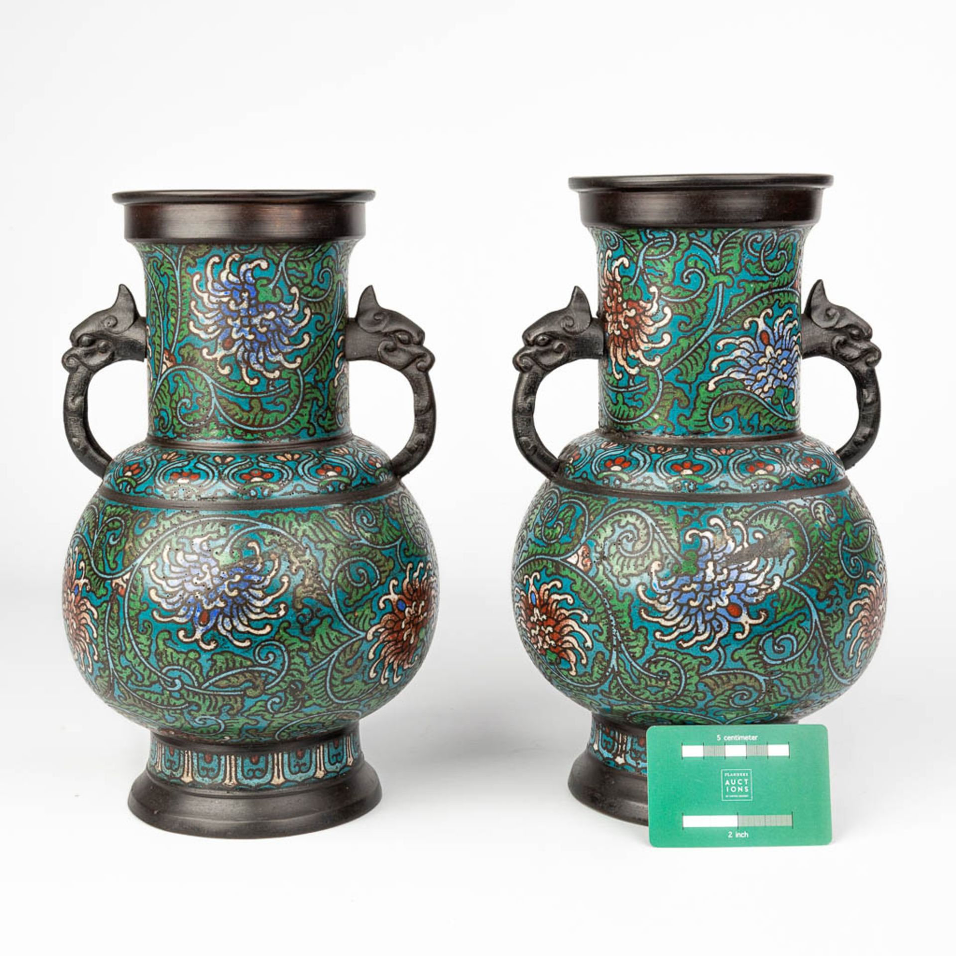 A pair of antique cloisonnŽ vases, made in Japan. Probably Meiji - Image 4 of 9