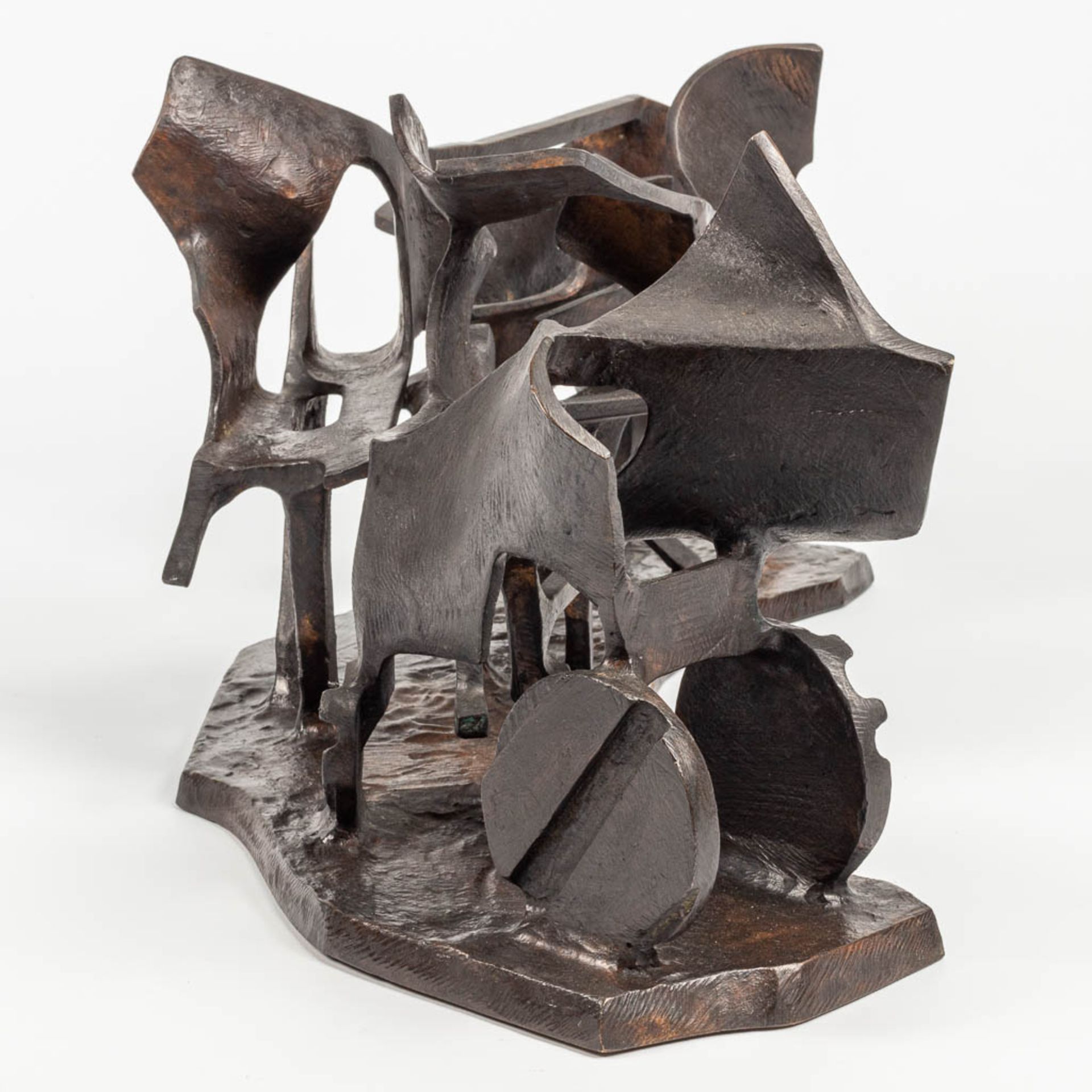 Fernand VANDERPLANCKE (1938) 'Vierspan' an abstract bronze statue of a horse-drawn carriage - Image 5 of 12