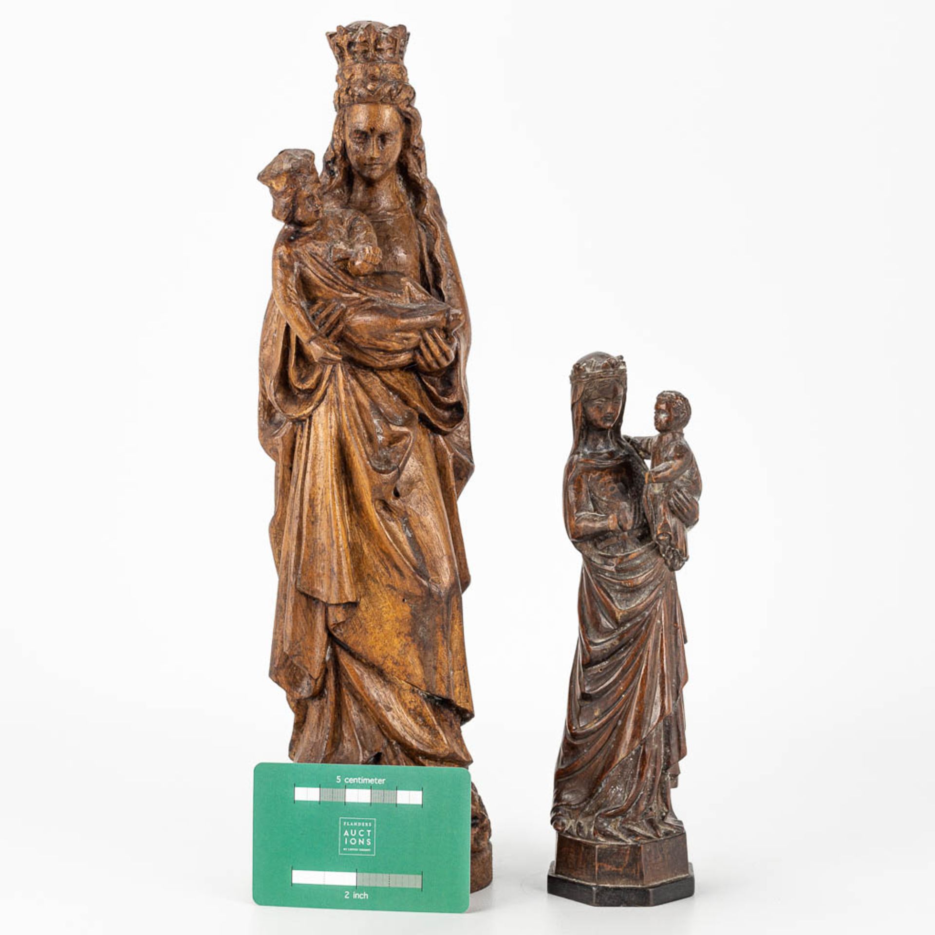 A collection of 2 wood sculptured madonnas with a child - Bild 4 aus 12