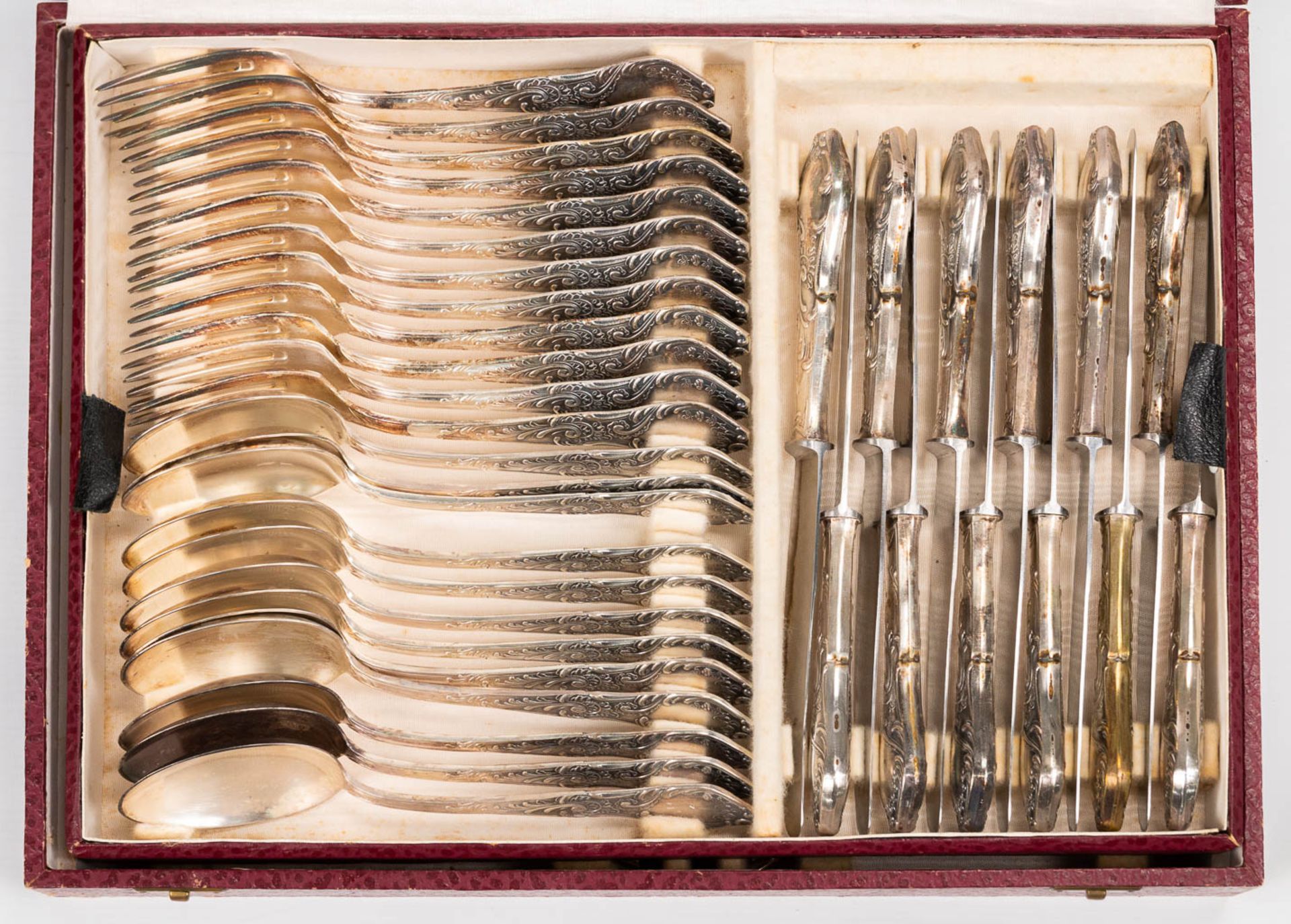 A collection of 2 silver plated cutlery sets of which 1 is marked Wiskemann, model 'Fleury'.  - Bild 11 aus 12