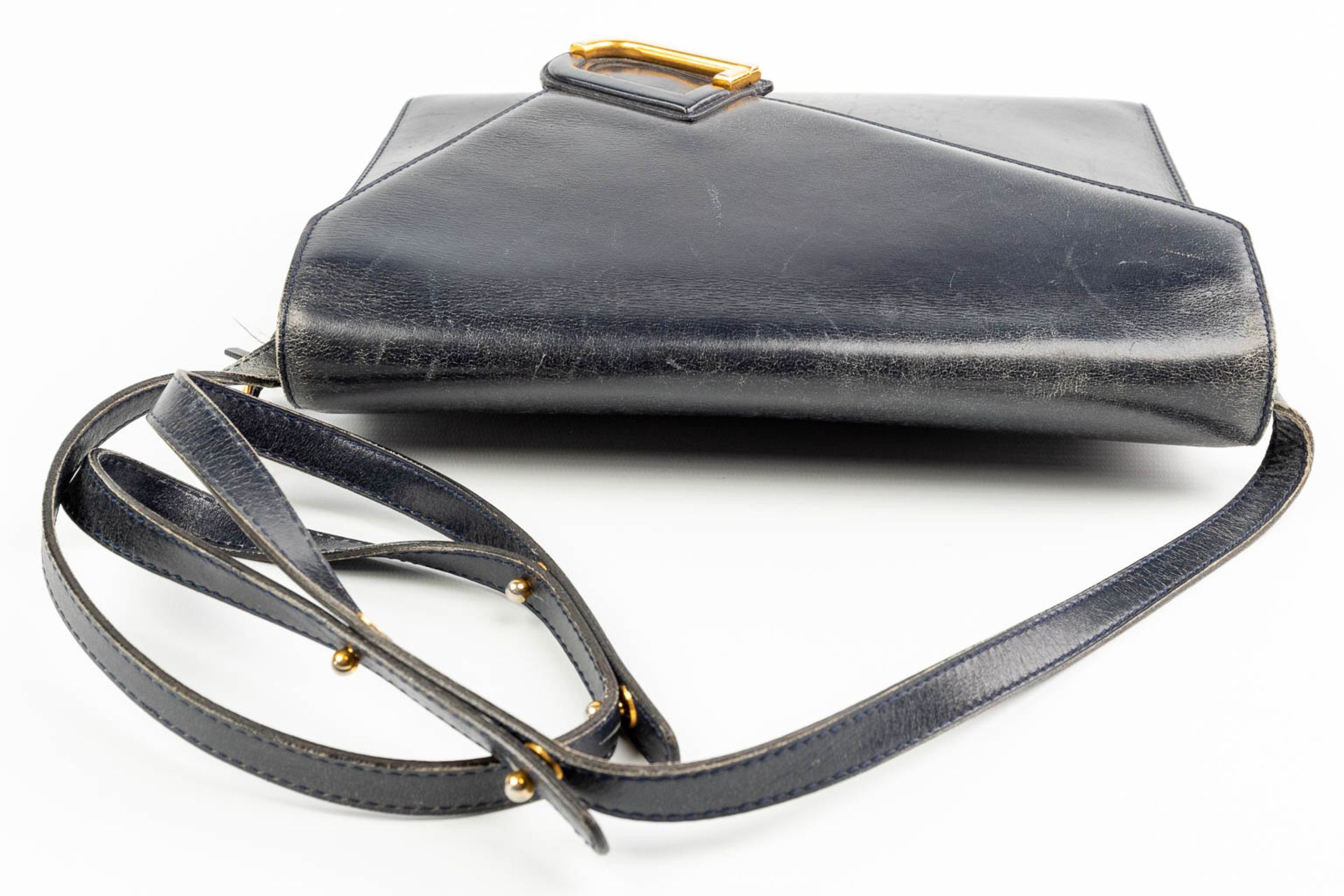 A purse made of black leather and marked Delvaux. - Image 7 of 10