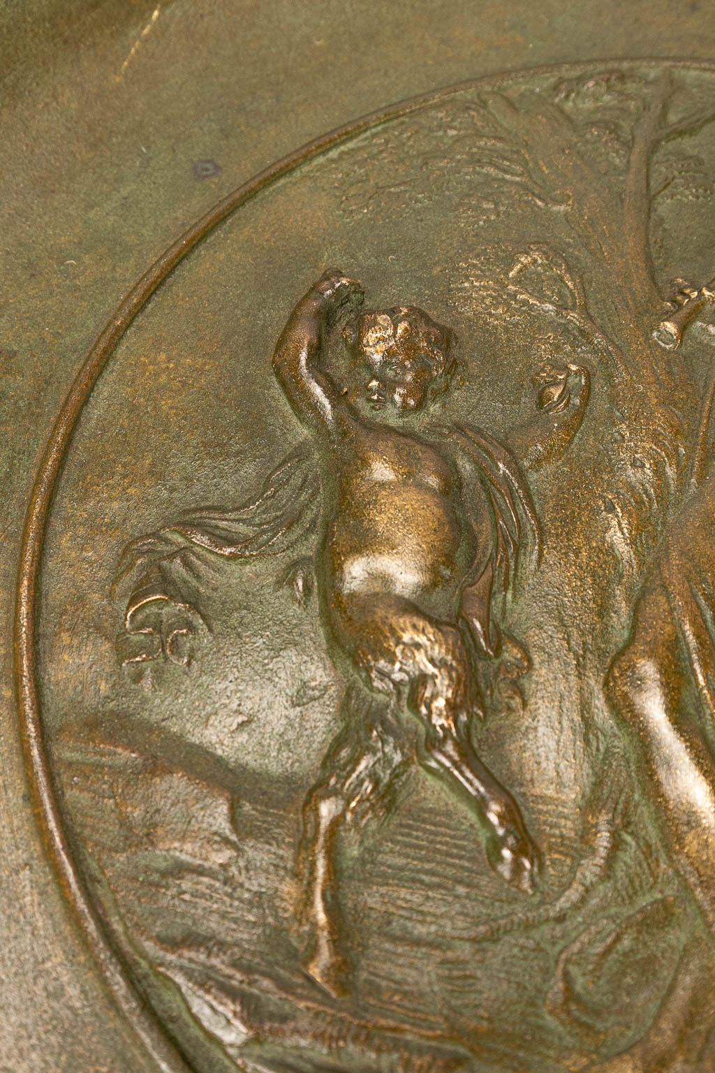 A bronze bowl with images of a Satyr child, in the style of Clodion. 19th century. - Image 6 of 8