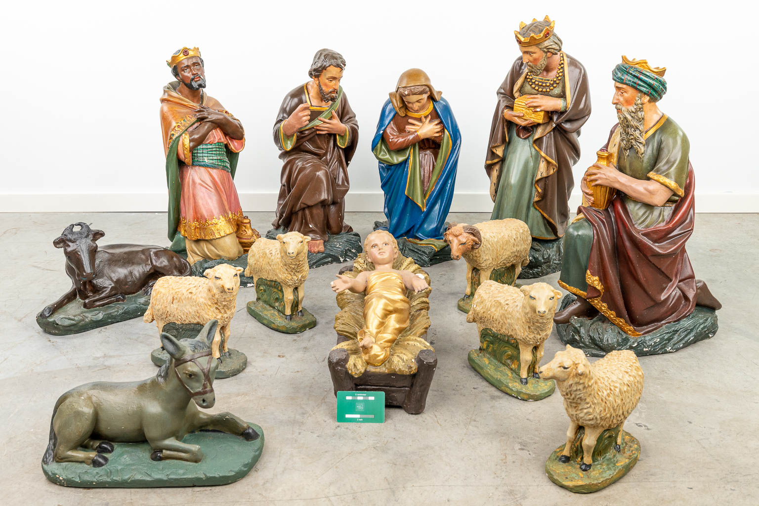 A complete and large figurative Nativity scene made of patinated plaster - Image 8 of 18