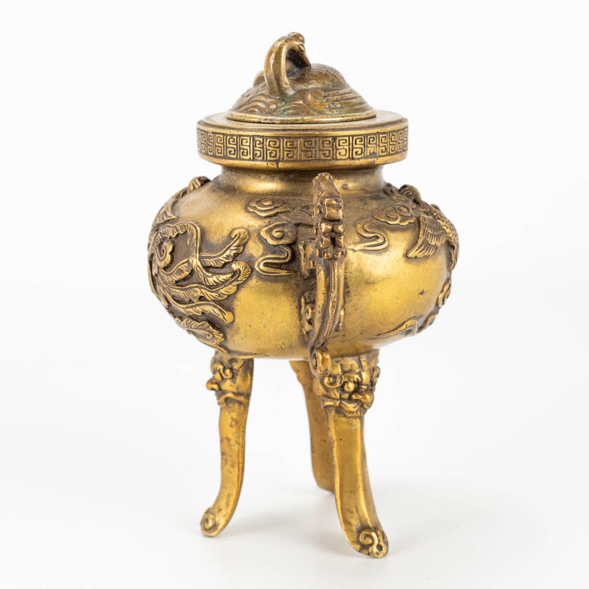 A bronze Koro Brule Parfum, decorated with dragons. - Image 3 of 12