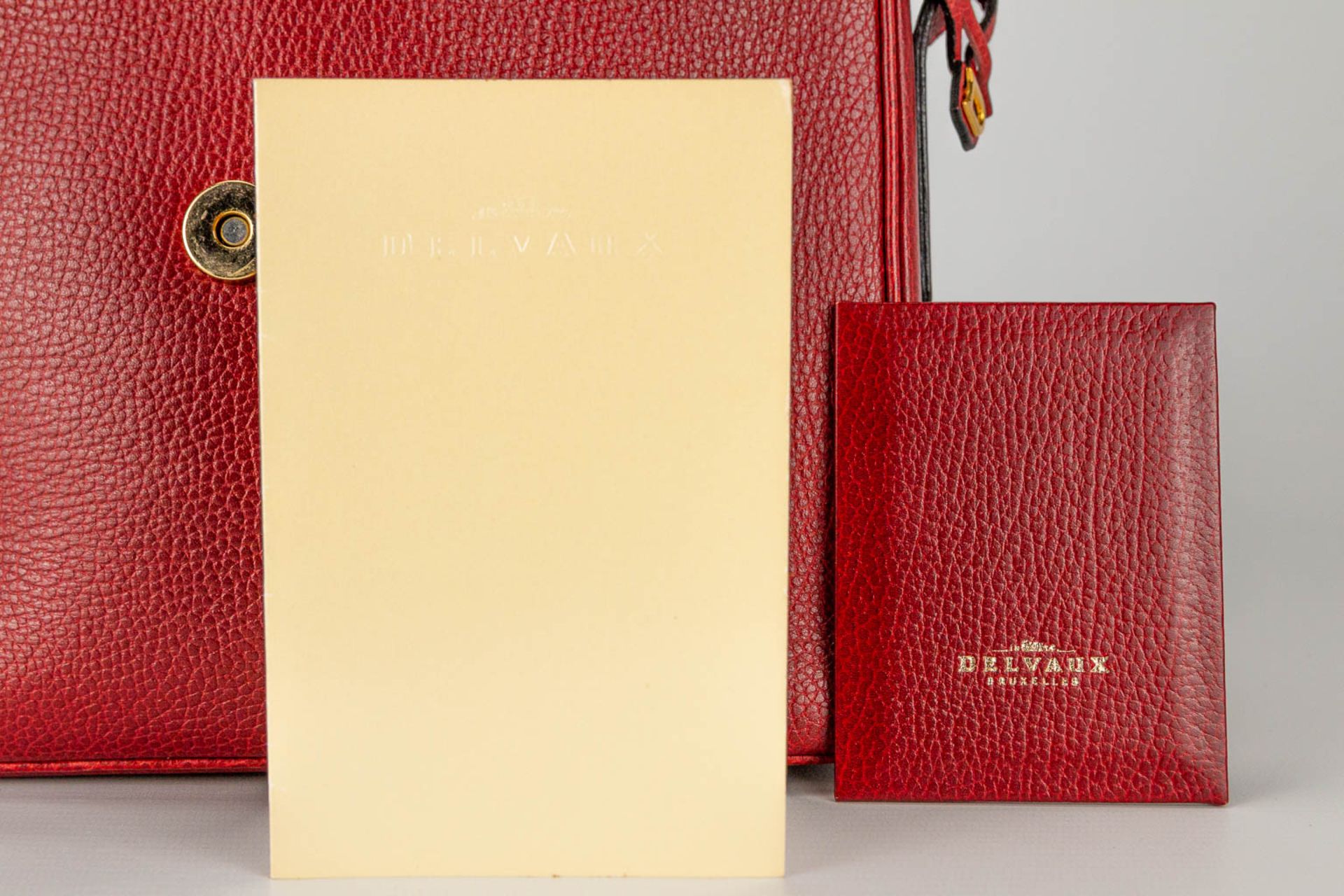 A purse made of red leather and marked Delvaux. - Image 10 of 16