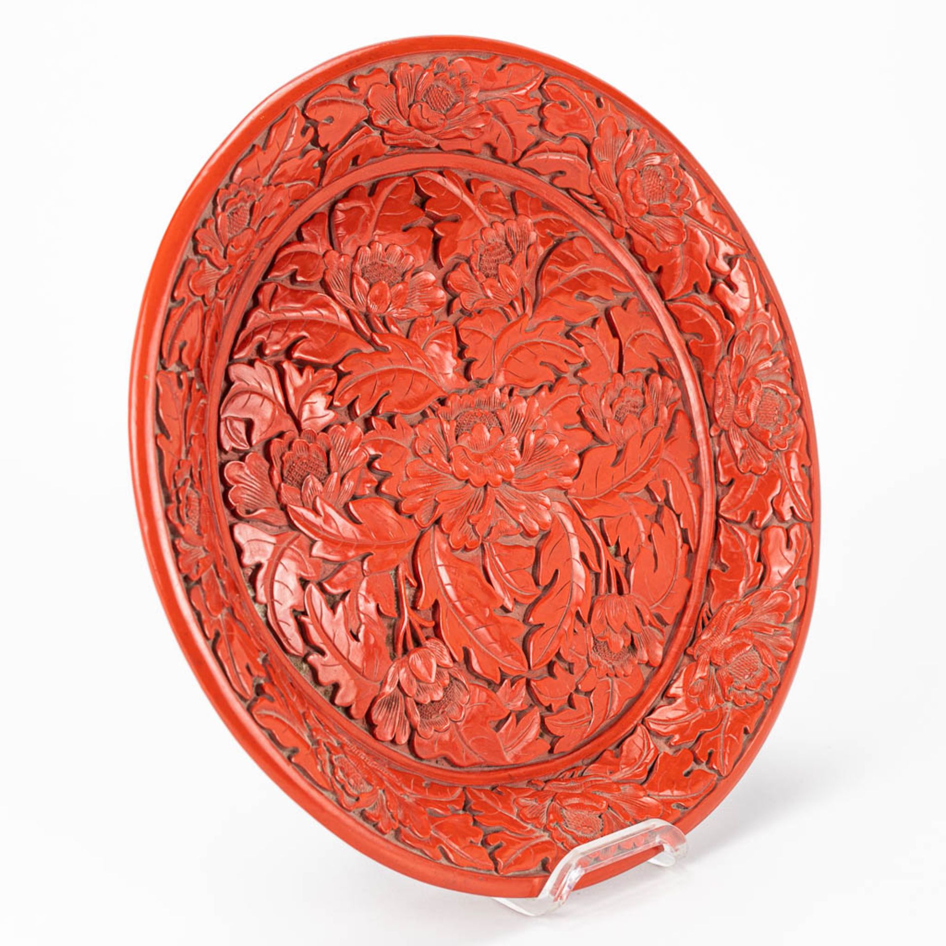 A plate made of lacquered cinnabar and made in China. - Image 7 of 10